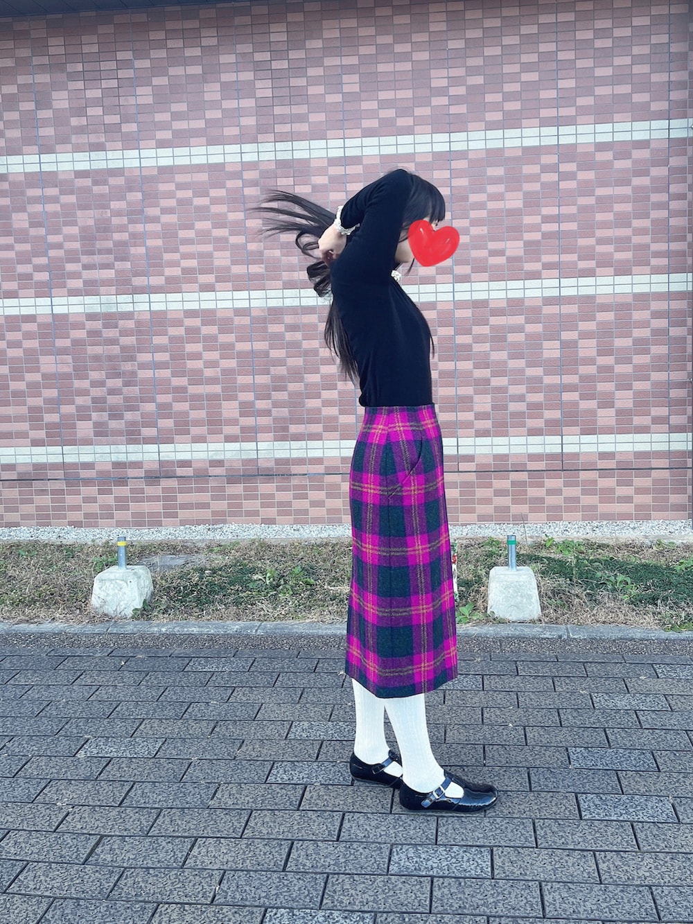 「キレイめ、ミニバッグ、タータンチェック、タイトスカート、タートルネック」｜「Cath Kidsのアイテム（ハンドバッグ、ホワイト系）」を使った、月光さん（レディース・163cm）の冬コーディネートの3枚目の写真