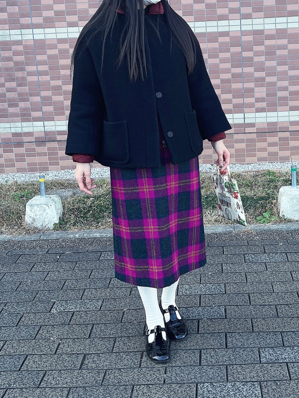 「キレイめ、ミニバッグ、タータンチェック、タイトスカート、タートルネック」｜「Cath Kidsのアイテム（ハンドバッグ、ホワイト系）」を使った、月光さん（レディース・163cm）の冬コーディネートの4枚目の写真
