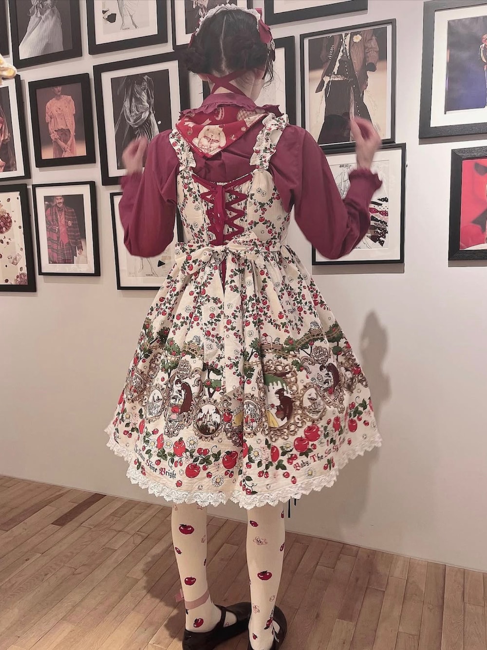 「ロリータ、ロリータファッション、白雪姫、ブラウス、ガーリーコーデ」|「BABY,THE STARS SHINE BRIGHTのアイテム(ヘアアクセサリー、その他)」を使った、月光さん(レディース・163cm)の冬コーディネートの2枚目の写真