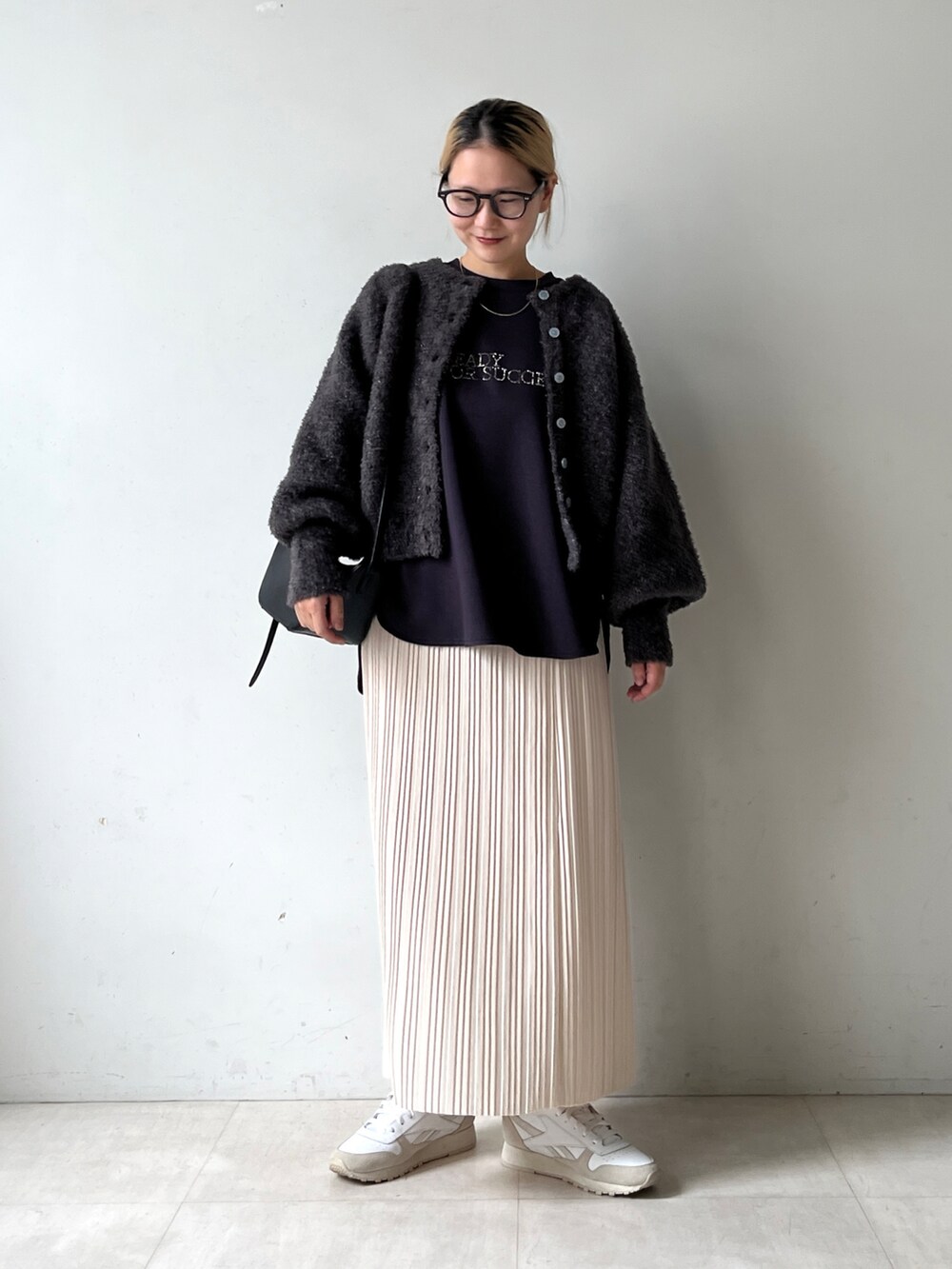 「Bou Jeloudのパウンドストレッチビジューロゴプルオーバー（Tシャツ/カットソー、ブラック系）」を使った、TSUKIさん（レディース・153cm）の秋コーディネートの2枚目の写真