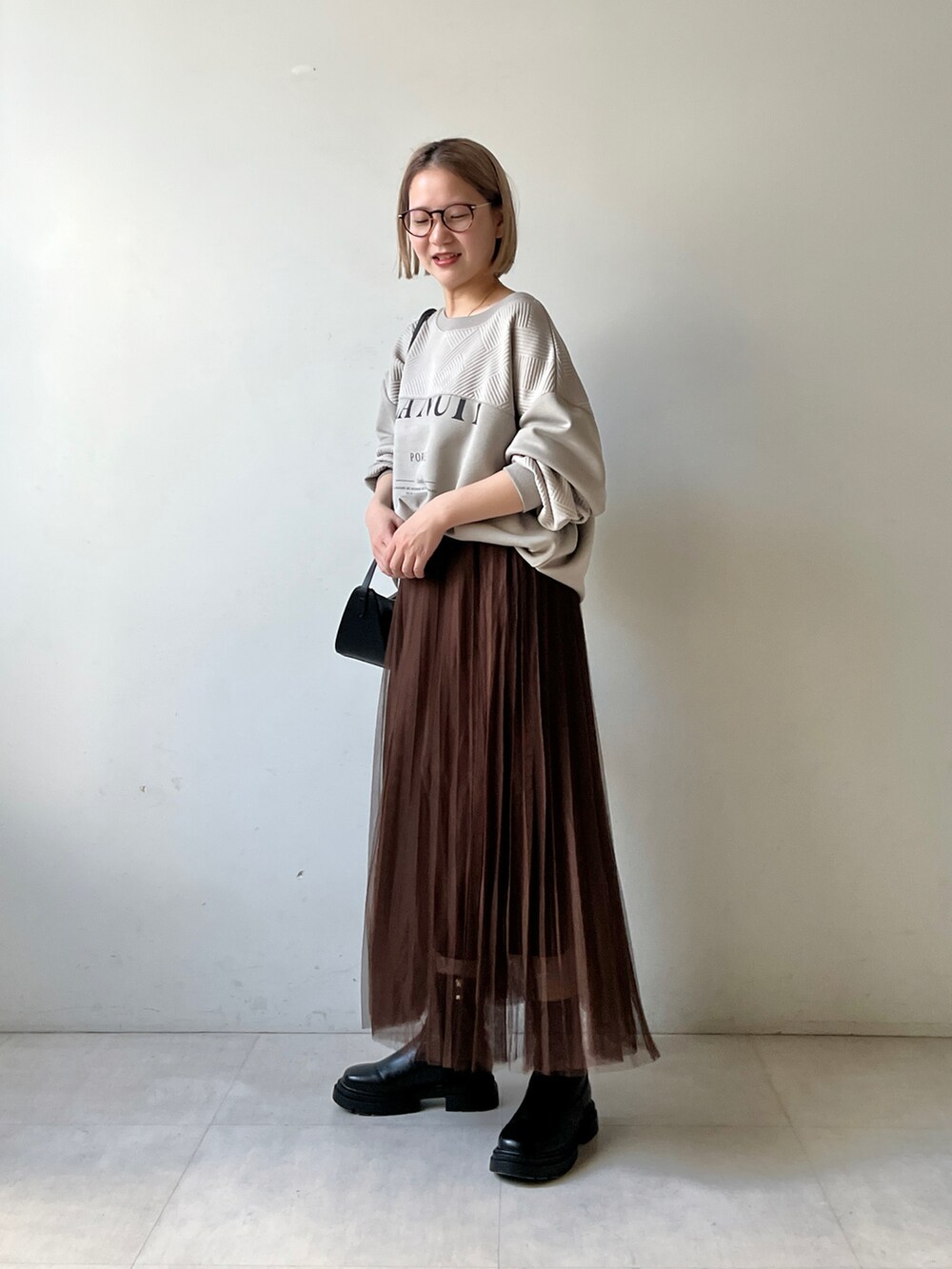 「低身長、低身長コーデ、チュールスカート、プルオーバー、スウェット」｜「Bou Jeloudのキルティング切替プルオーバー（Tシャツ/カットソー、グレー系）」を使った、TSUKIさん（レディース・153cm）の冬コーディネートの3枚目の写真