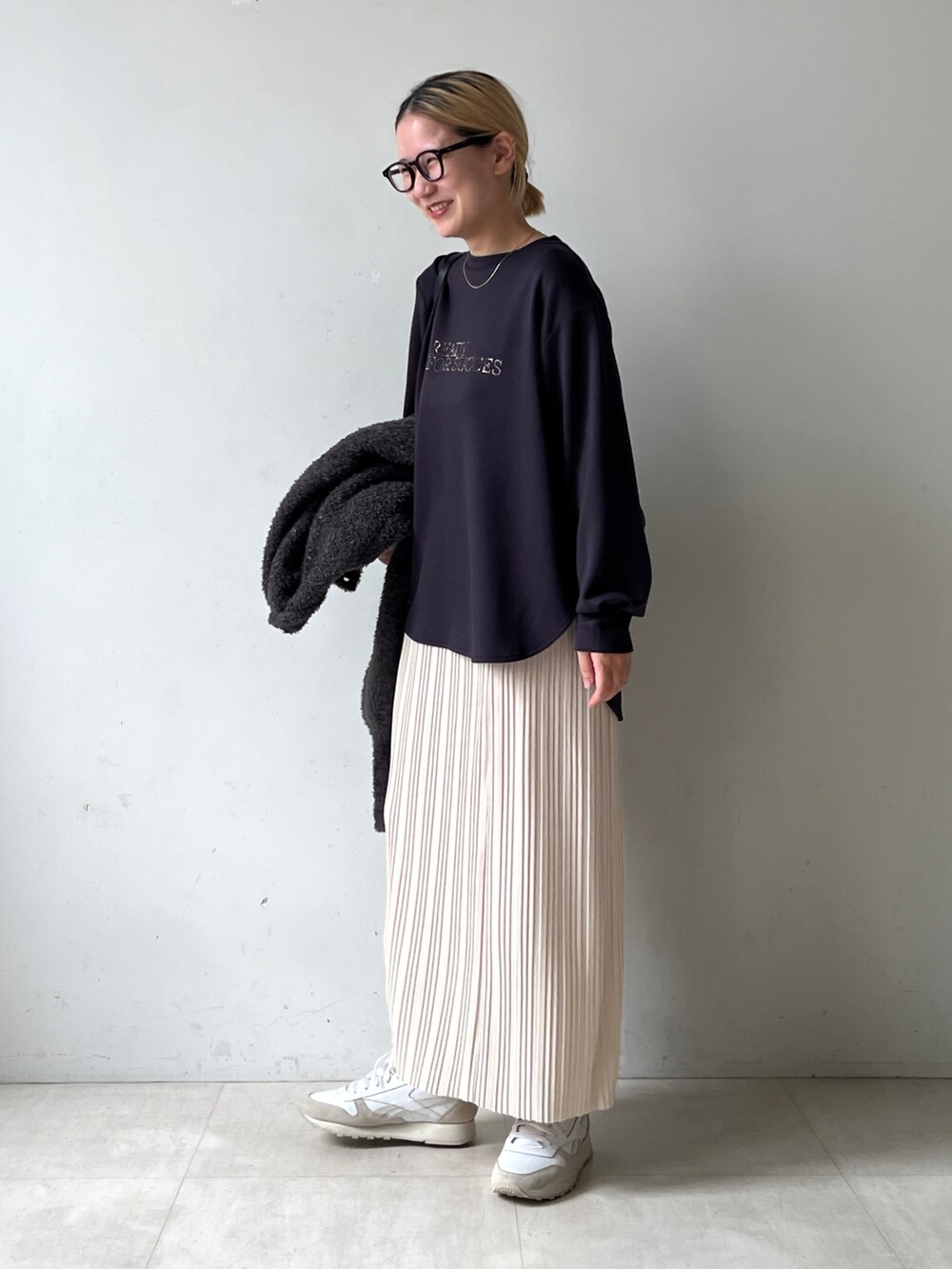 「Bou Jeloudのパウンドストレッチビジューロゴプルオーバー（Tシャツ/カットソー、ブラック系）」を使った、TSUKIさん（レディース・153cm）の秋コーディネートの3枚目の写真
