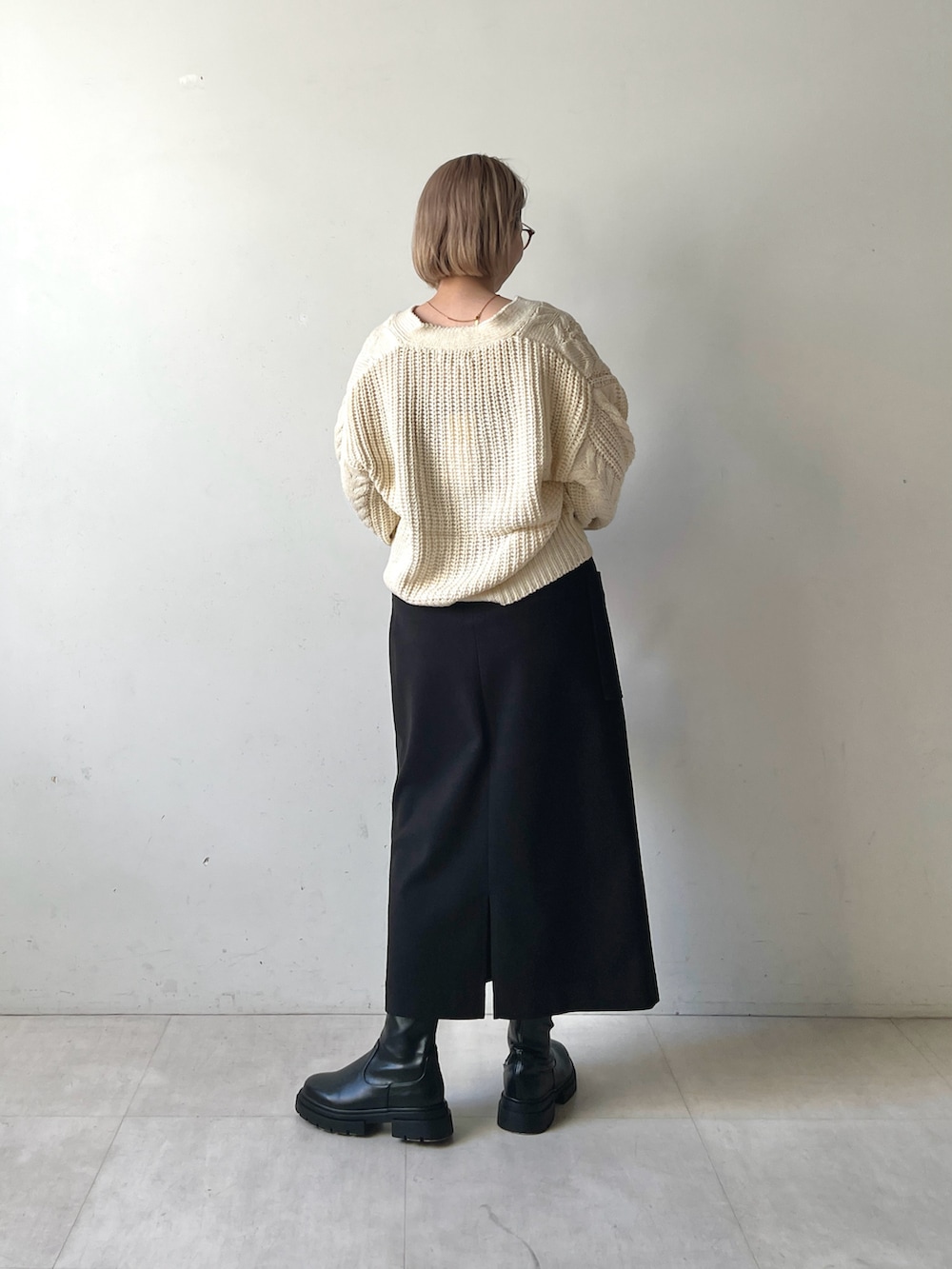 「低身長、低身長コーデ、ニット、スカート」｜「Bou Jeloudのケーブルニットカーディガン（カーディガン/ボレロ、ホワイト系）」を使った、TSUKIさん（レディース・153cm）の冬コーディネートの4枚目の写真