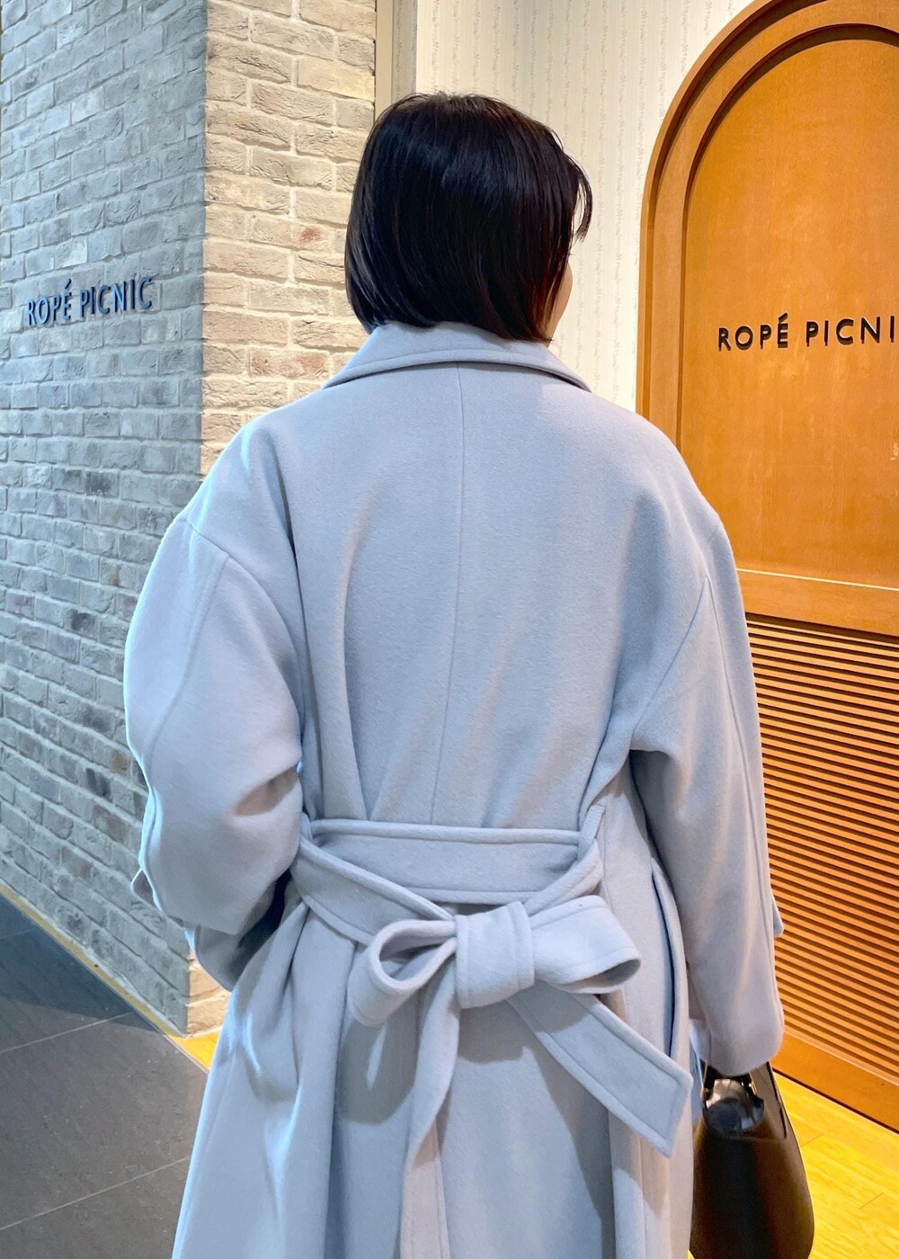「アウターコーデ、ロングアウター、ロングコート、冬アウター、ウールコート、スタンドカラーコート、タートルネック、タートルネックニット、リブニット、リブニットコーデ、裏起毛パンツ、ワイドパンツ、ワイドパンツコーデ、アンクルブーティー、ハンドバッグ」|「ROPE' PICNICのリブタートルネックニットプルオーバー/アンチピリング・帯電防止(ニット/セーター、グレー系)」を使った、Yuriさん(レディース・159cm)の冬コーディネートの6枚目の写真