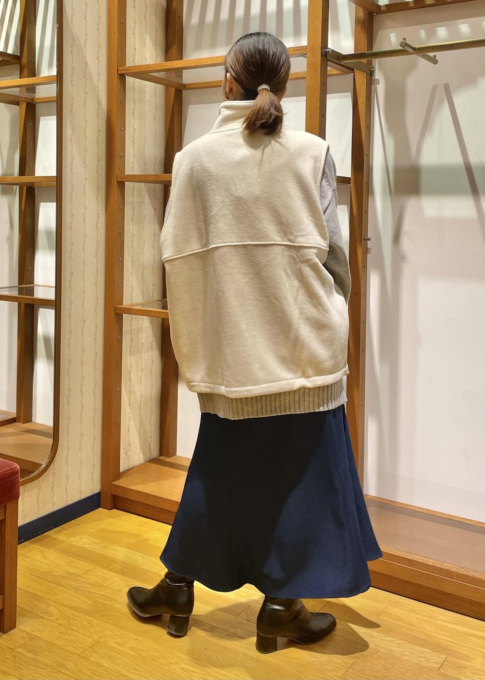 「大人カジュアル、アクティブ、アクティブコーデ、お出かけコーデ、休日スタイル、秋コーデ、秋冬コーデ、冬コーデ、ニット、ニットコーデ、マーメイドスカート、ロングスカート、カラースカート、ベスト、discus」｜「ROPE' PICNICのラナテックマーメイドスカート（スカート、グリーン系）」を使った、Yuriさん（レディース・159cm）の秋コーディネートの3枚目の写真