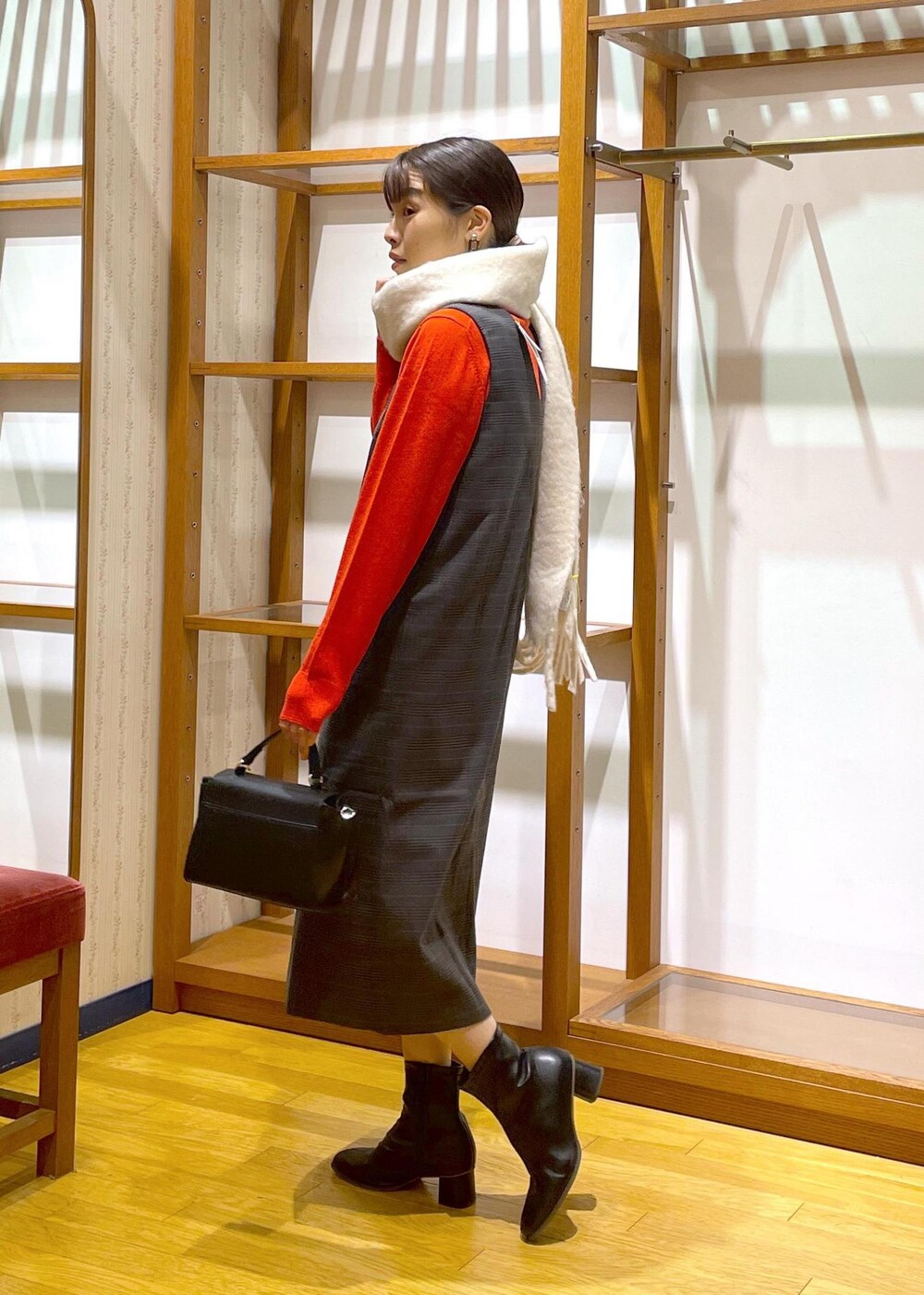 「大人カジュアル、きれいめカジュアル、きれいめコーデ、甘めコーデ、甘めカジュアル、お出かけコーデ、休日スタイル、冬コーデ、帰省、帰省コーデ、年末年始、ニット、タートルネックニット、タートルネック、カラーニット」｜「ROPE' PICNICのソフトストレッチブーツ（ブーツ、ブラック系）」を使った、Yuriさん（レディース・159cm）の冬コーディネートの2枚目の写真