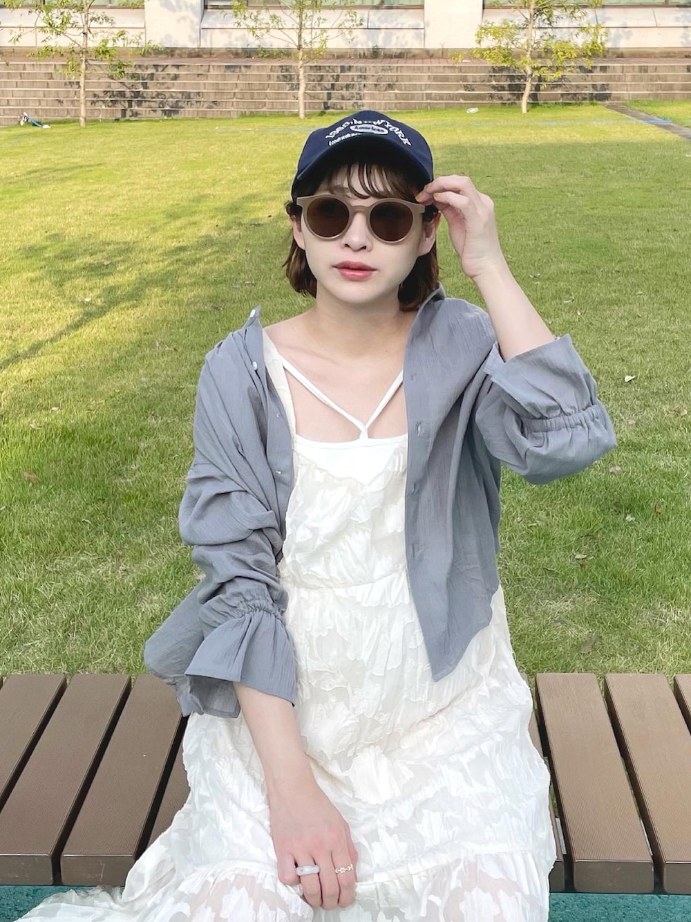「このスタイルがお気に入り、今日のコスメと服、ジャガードワンピース、ジャガード、シアーワンピース、夏コーデ、キャップ、サングラス、マタニティ、マタニティコーデ、妊婦コーデ、妊娠10ヶ月、臨月、ちょこび、休日スタイル」｜「Javaの《JaVa ジャバコラボ》大人の愛らしさ。コットン100%2wayバンドカラー楊柳ガーゼシャツ（シャツ/ブラウス、ブルー系）」を使った、ちょこびさん（骨格ウェーブ・レディース・154cm）の夏コーディネートの2枚目の写真