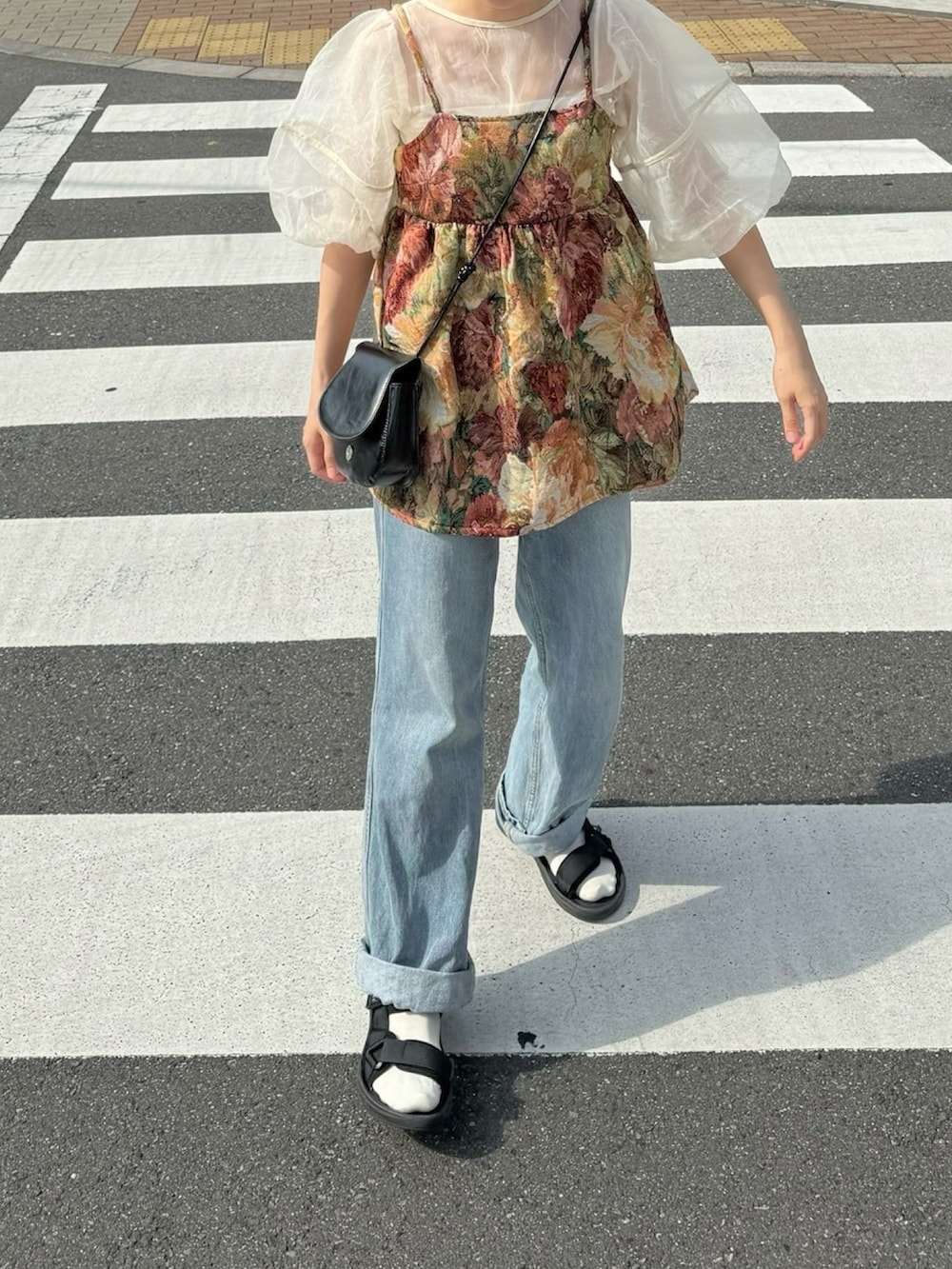 「レイヤードスタイル、プチプラ、オトナカワイイ、キャミビスチェ、ビスチェ、ママコーデ、ちょこび、シアートップス、シアー、大人可愛い」｜「sakishimatokyoのゴブラン キャミビスチェ/ゴブラン柄 ビスチェ（その他トップス、レッド系）」を使った、ちょこびさん（骨格ウェーブ・レディース・154cm）の夏コーディネートの2枚目の写真