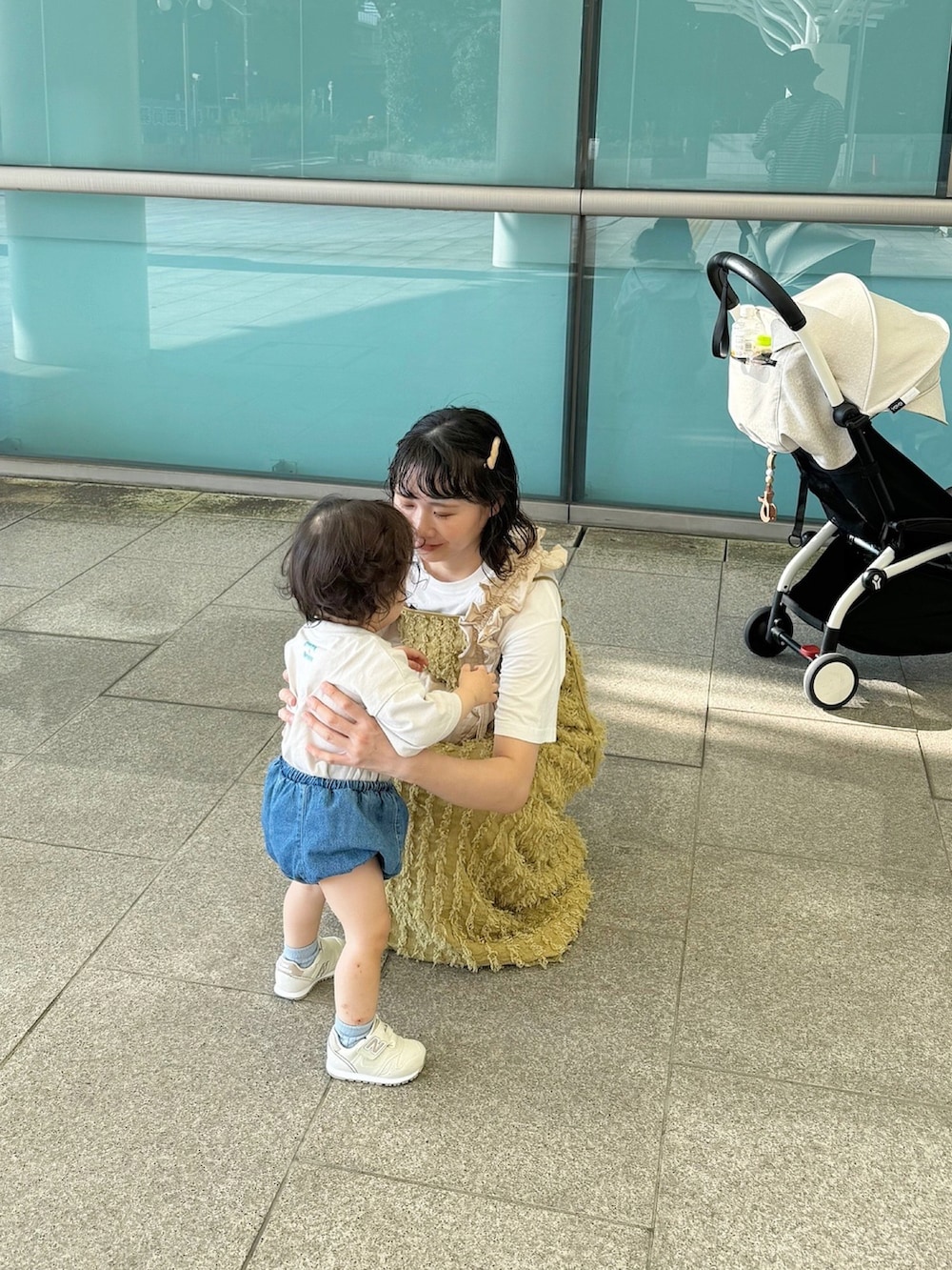 「秋っぽコーデ更新中、夏コーデ、ママコーデ、プチプラ、シャギー、フリンジ、キャミワンピ」｜「Amiurのcut fringe back open cami ops / カットフリンジバックオープンキャミワンピース（ワンピース、イエロー系）」を使った、ちょこびさん（骨格ウェーブ・レディース・154cm）の秋コーディネートの2枚目の写真