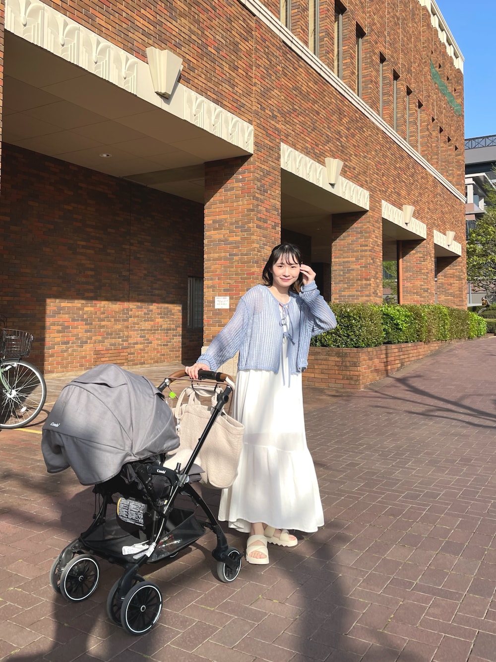 「カーディガン、淡色コーデ、メッシュ、ロングワンピース、リボン、サンダル、厚底サンダル、ママコーデ、ちょこび、春色、カラーコーデ、春服コーデ、韓国ファッション、おでかけコーデ、154cm」｜「moment+の前後2WAYストライプメッシュショート丈(45cm)＆レギュラー丈(68cm)リボンカーディガン（カーディガン/ボレロ、ブルー系）」を使った、ちょこびさん（骨格ウェーブ・レディース・154cm）の春コーディネートの3枚目の写真