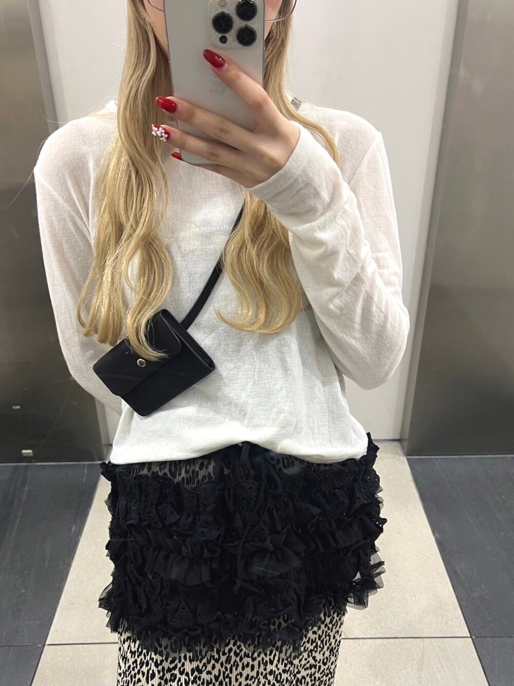 「大人かわいい、おしゃれさんと繋がりたい、カジュアルガーリー、春服、ootd、今日のコーデ、スカートスタイル、ビーニー、レオパード、レース、レイヤード、フリル、ロングスカート、おでかけコーデ、デート」｜「WCのレオパードロングスカート（スカート、ベージュ系）」を使った、wc_officialさん（レディース・160cm）の冬コーディネートの4枚目の写真