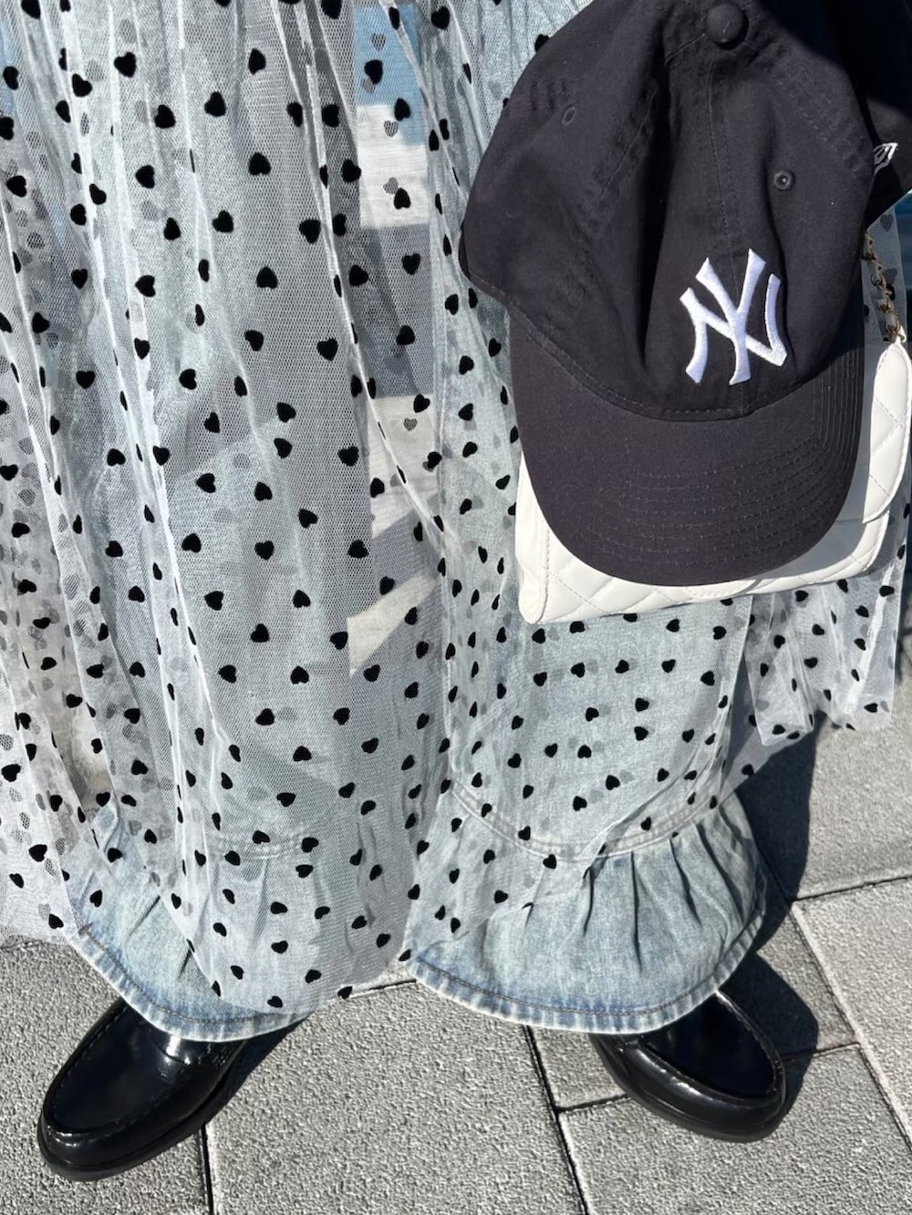 「春コーデ、シフォン、シアー、ワンピース、ハート、ライン、リボン、ガーリー、スポーツミックス、大人カジュアル、大人かわいい、お出かけコーデ、休日スタイル、ラクチンコーデ、ロングワンピース」｜「WCのハートチュールワンピース（ワンピース、ホワイト系）」を使った、wc_officialさん（レディース・160cm）の春コーディネートの6枚目の写真