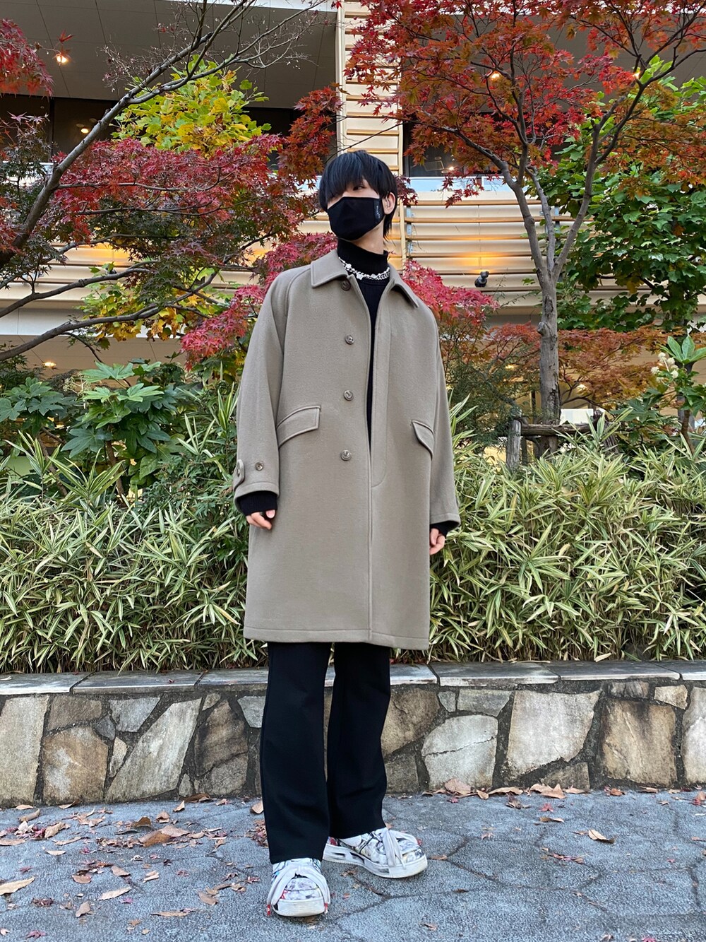 「冬服、冬コーデ、コート、韓国ファッション、韓国ブランド、ロングコート、COVERNAT、おしゃれさんと繋がりたい、お洒落さんとつながりたい」｜「COVERNATの【COVERNAT】WOOL SOLID BALMACAAN COAT / カバーナット ウール ソリッド バルマカーン コート（ステンカラーコート、グレー系）」を使った、りおさん（メンズ・177cm）の秋コーディネートの2枚目の写真