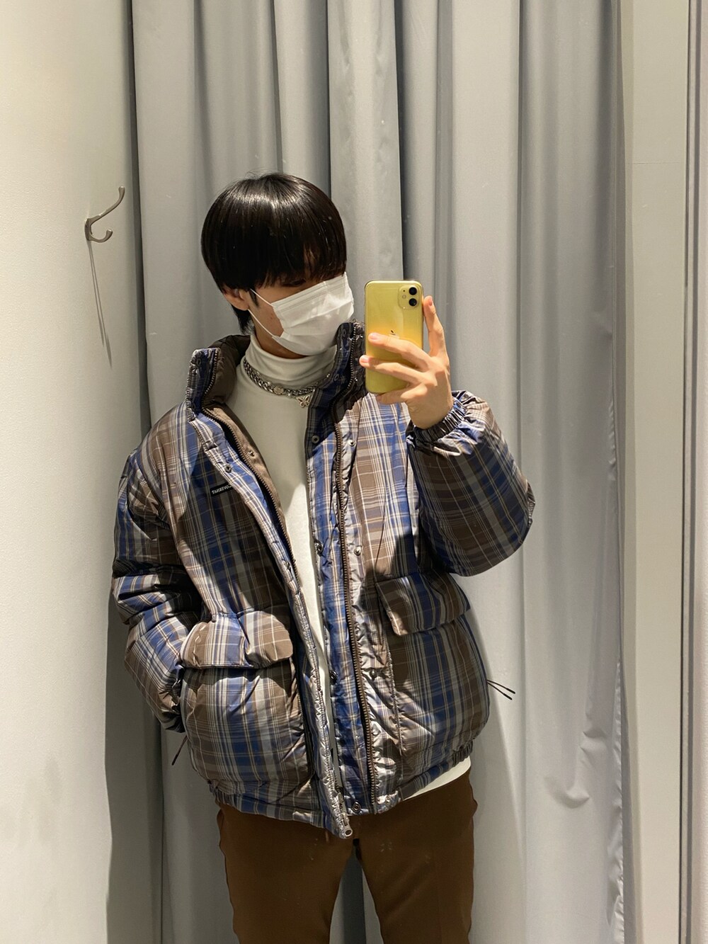 「アウター、ダウンジャケット、ootd、韓国ブランド、韓国ファッション、COVERNAT、秋冬コーデ、お洒落さんとつながりたい、おしゃれさんと繋がりたい、韓国好きな人と繋がりたい」｜「WranglerのWRANCHER/ランチャー ドレスパンツ（レングス長め）（スラックス、ブラウン系）」を使った、りおさん（メンズ・177cm）の冬コーディネートの2枚目の写真