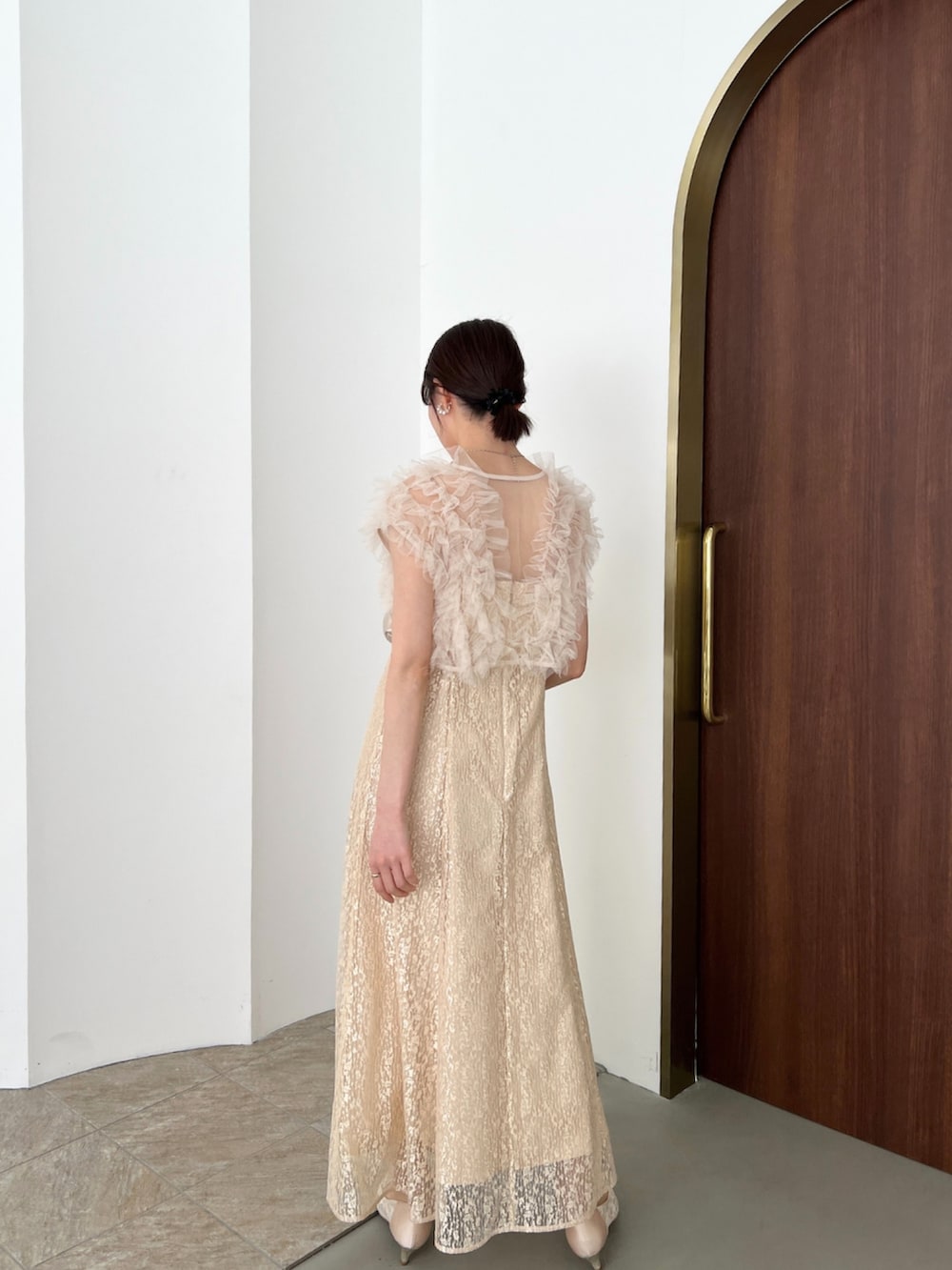 「結婚式 ワンピース、結婚式コーデ、結婚式スタイル、結婚式 ドレス、オケージョンスタイル、オケージョンワンピース、オケージョンドレス、お呼ばれコーデ、お呼ばれスタイル、お呼ばれドレス、お呼ばれワンピ」｜「Dorry Dollのフリルボレロセットレースドレス（ドレス、ベージュ系）」を使った、Momoさん（レディース・160cm）の夏コーディネートの3枚目の写真