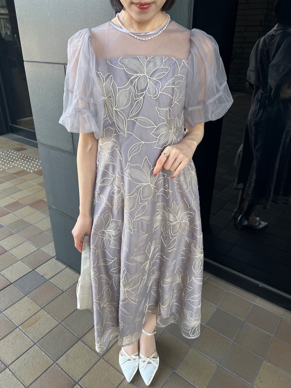 「結婚式 ワンピース、結婚式コーデ、結婚式スタイル、結婚式 ドレス、オケージョンスタイル、オケージョンワンピース、オケージョンドレス、お呼ばれスタイル、お呼ばれドレス、お呼ばれワンピ」｜「Dorry Dollのリリーパターンレースドレス（ドレス、グレー系）」を使った、Momoさん（レディース・160cm）の春コーディネートの4枚目の写真