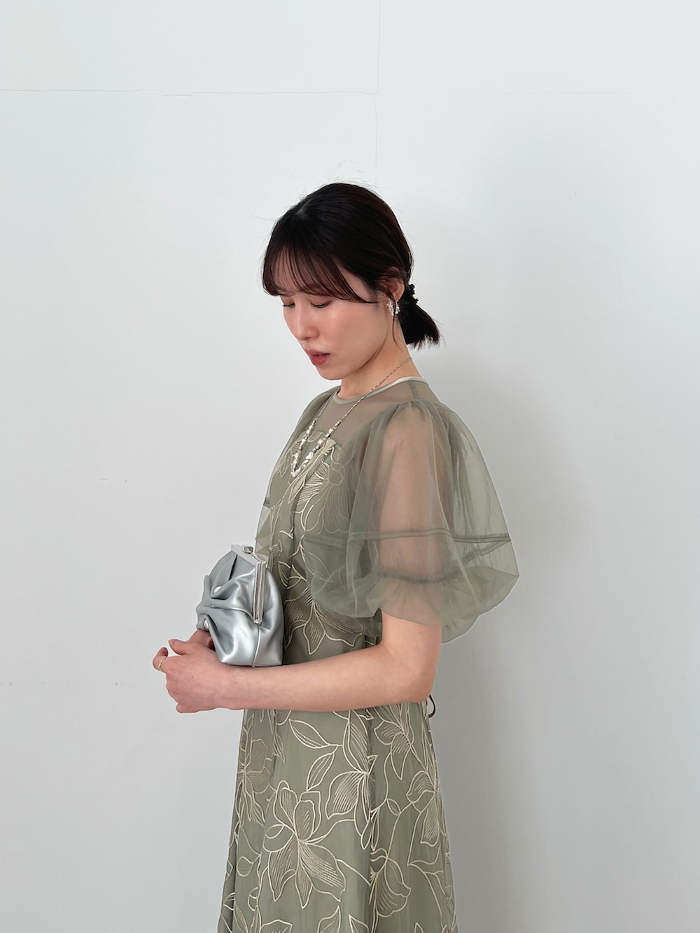 「結婚式 ワンピース、結婚式コーデ、結婚式スタイル、オケージョンスタイル、オケージョンドレス、お呼ばれスタイル、お呼ばれコーデ、お呼ばれドレス、お呼ばれワンピ」｜「Dorry Dollのクロスリボンパンプス（パンプス、ブラック系）」を使った、Momoさん（レディース・160cm）の春コーディネートの4枚目の写真