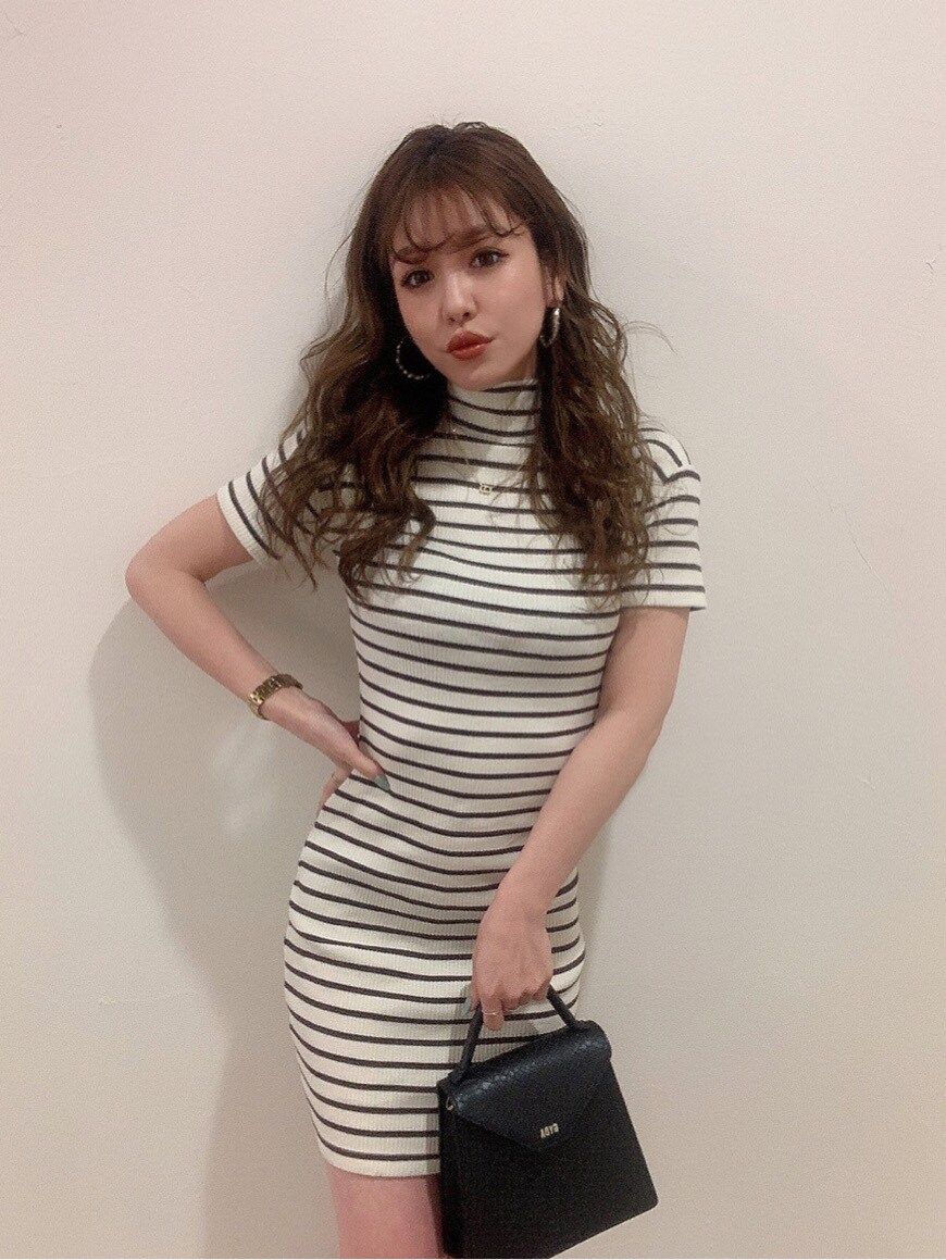 その他のワンピースを着用したレディースの春コーディネートの2枚目の写真