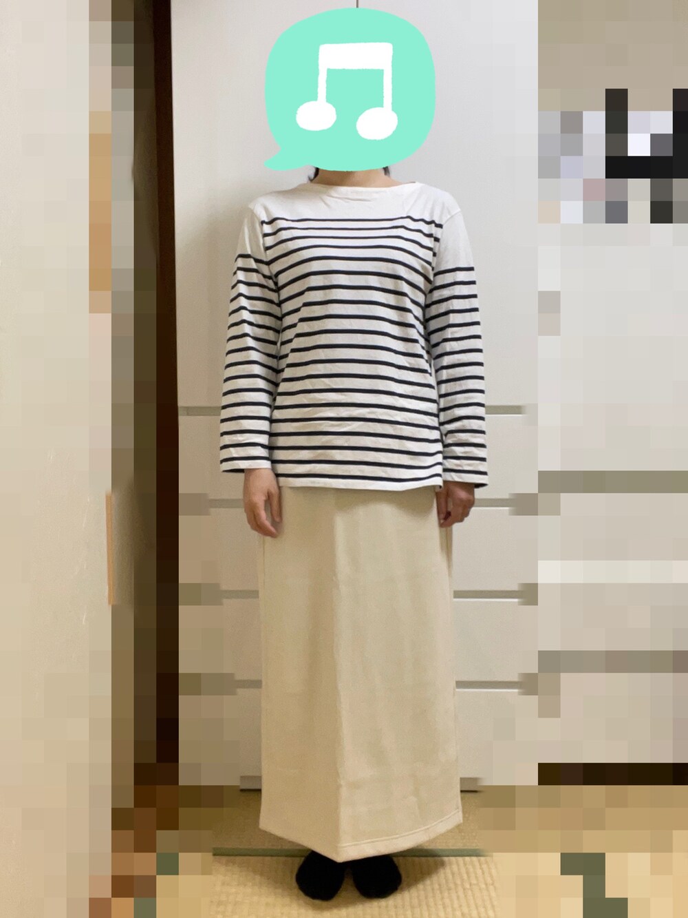 「ビッグシルエット、ボーダー、スカート、ブーツ、リュック、室内でごめんなさい、UNIQLO、GU、キルティング」｜「UNIQLOのボーダーオーバーサイズT Sサイズ（Tシャツ/カットソー、ホワイト系）」を使った、むぅたさん（レディース・159cm）の秋コーディネートの2枚目の写真