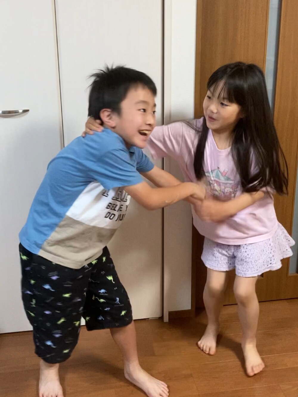 その他のその他を着用したキッズの春コーディネートの3枚目の写真