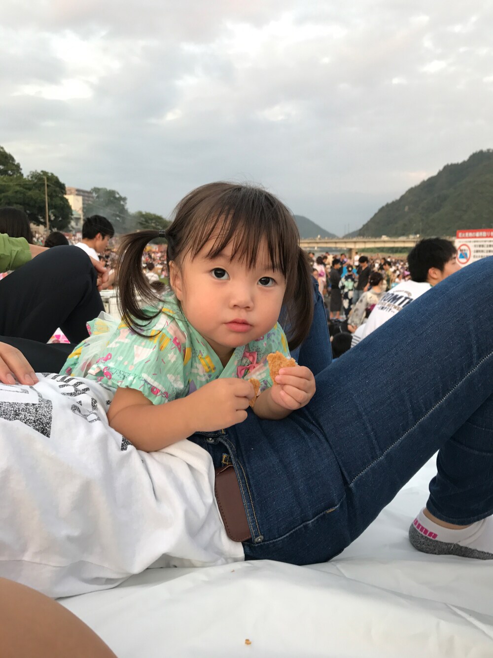 ブラウン系の浴衣、その他のその他を着用したキッズの夏コーディネートの4枚目の写真