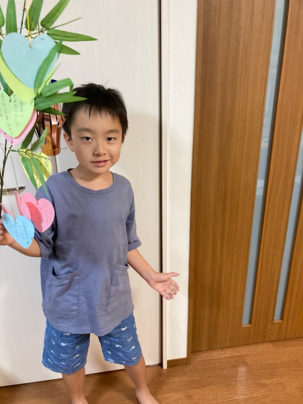 グリーン系のその他を着用したキッズの夏コーディネートの2枚目の写真