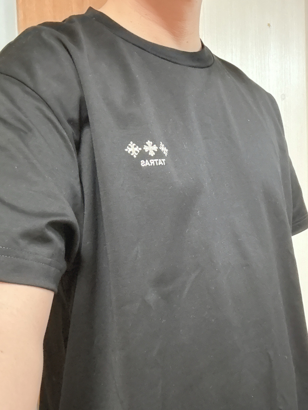 「最近のいい感じコーデ」｜「TATRASのTATRAS ﾇﾝｷ S/S TEE（Tシャツ/カットソー、ブラック系）」を使った、ゆっけさん（メンズ・174cm）の春コーディネートの2枚目の写真