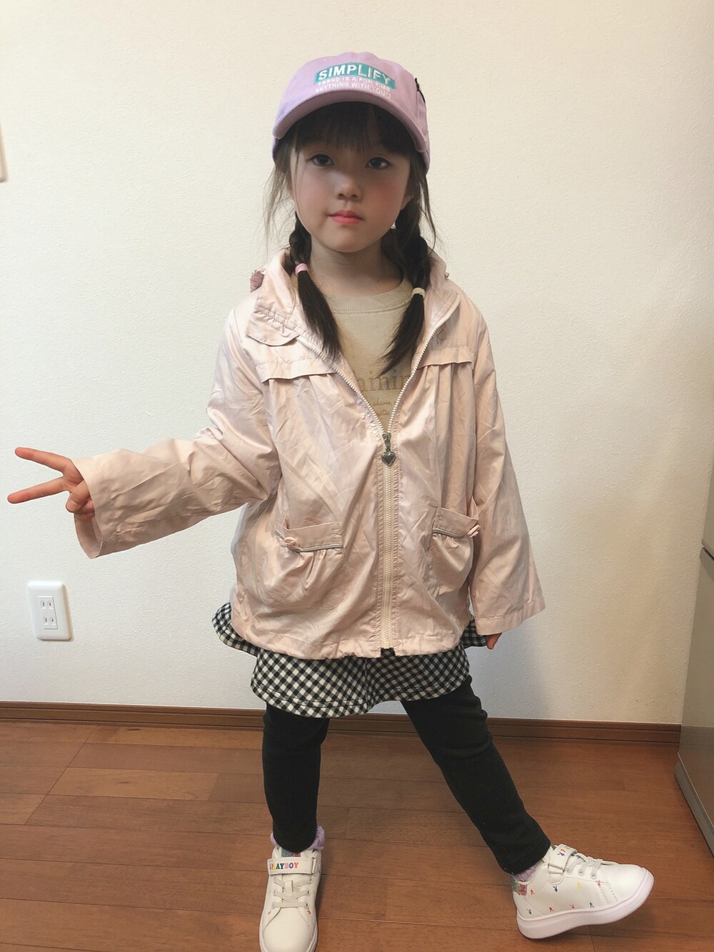 その他のその他を着用したキッズの春コーディネートの5枚目の写真
