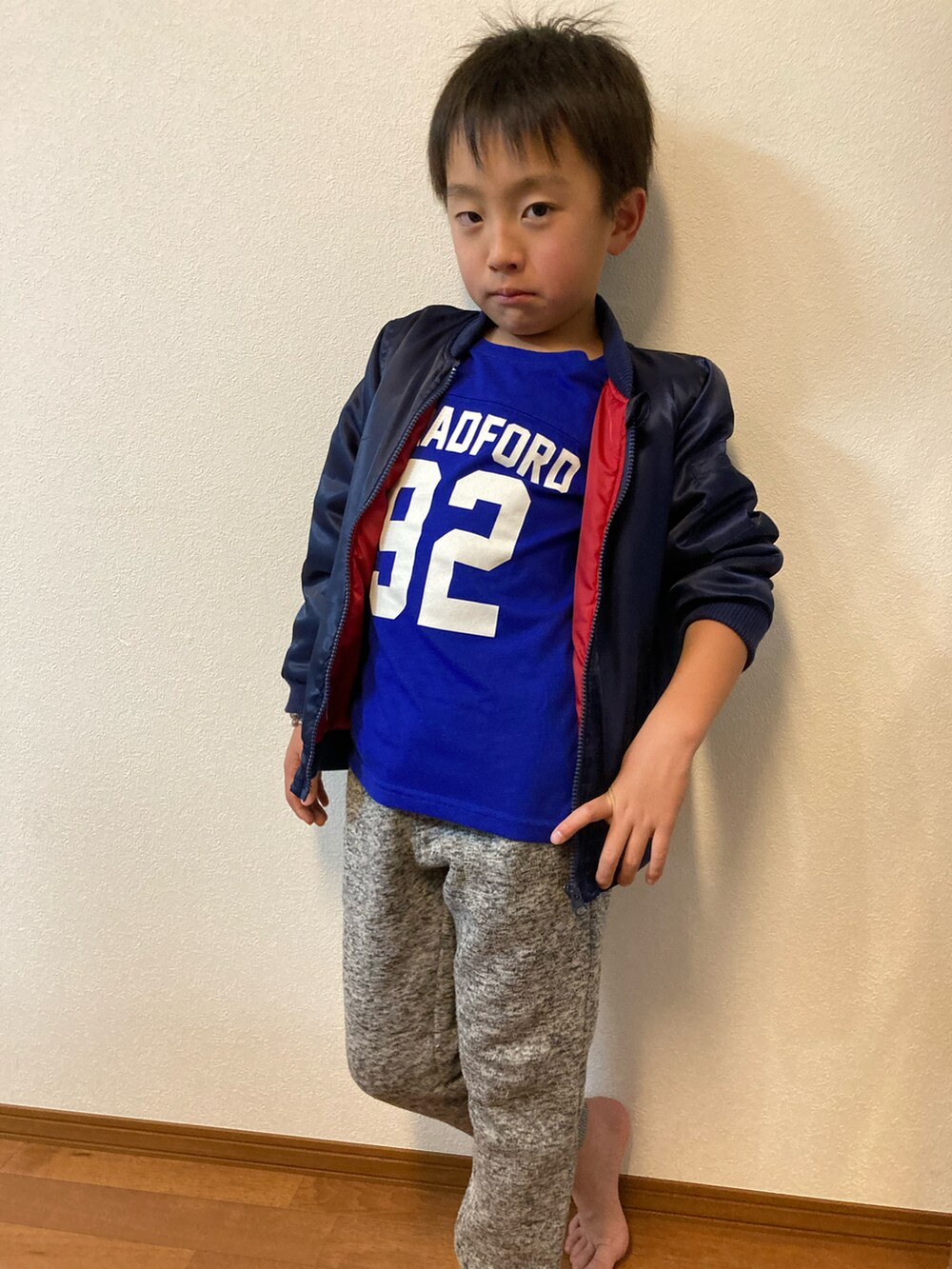 ブルー系のMA-1、その他のその他、その他のその他を着用したキッズの秋コーディネートの2枚目の写真