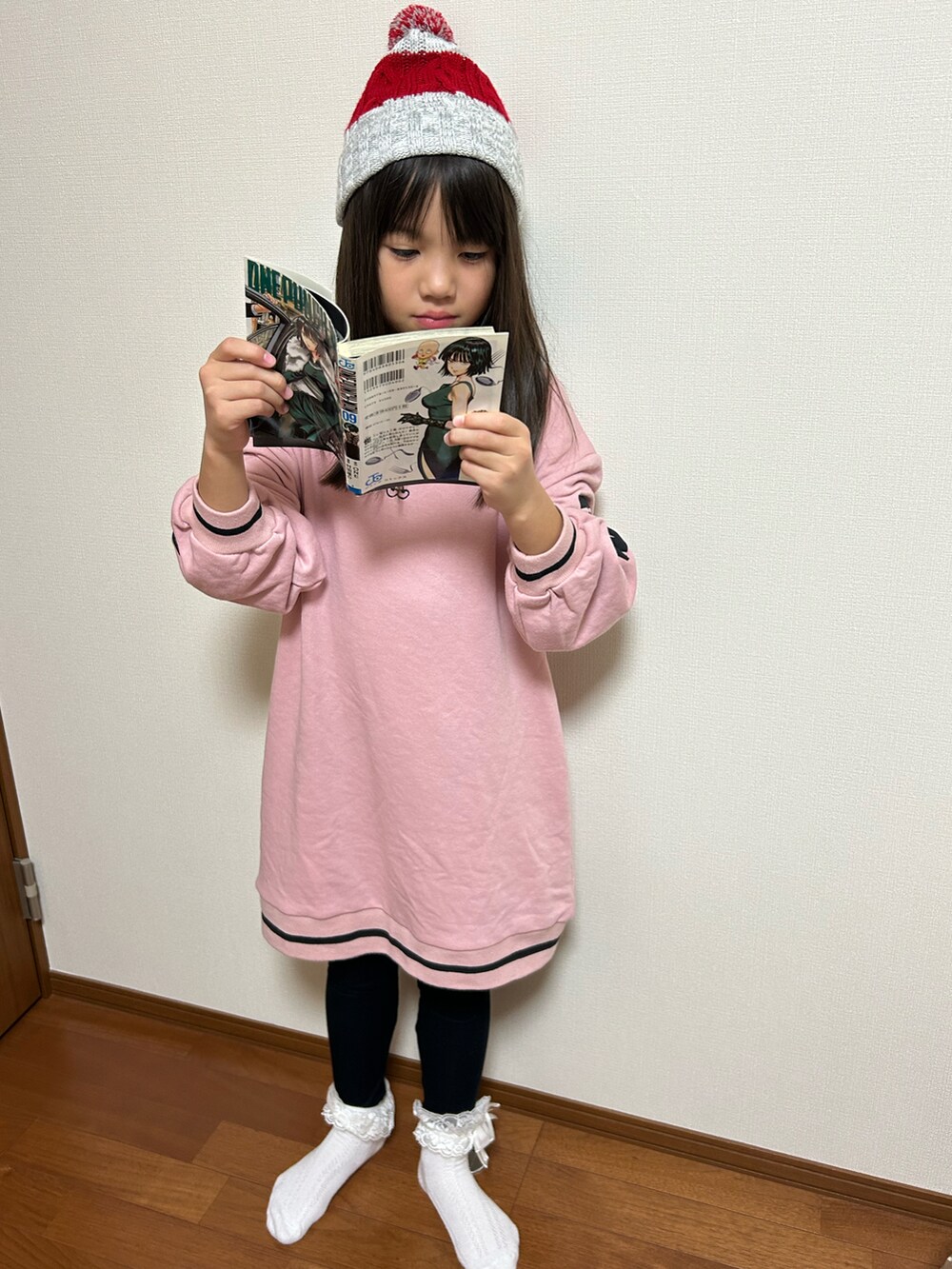 ピンク系のワンピース、その他のその他、その他のその他を着用したキッズの秋コーディネートの3枚目の写真