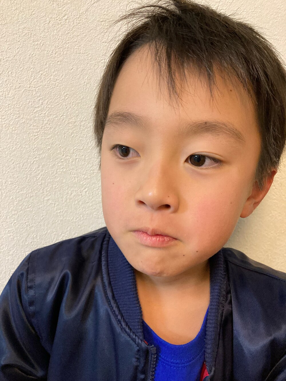 ブルー系のMA-1、その他のその他、その他のその他を着用したキッズの秋コーディネートの3枚目の写真