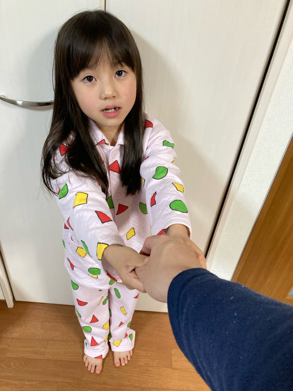 「パジャマ、ルームウェア、クレヨンしんちゃん」｜「クレヨンしんちゃんのアイテム（ルームウェア/パジャマ、ブルー系）」を使った、ゆっけさん（キッズ・125cm）の夏コーディネートの2枚目の写真