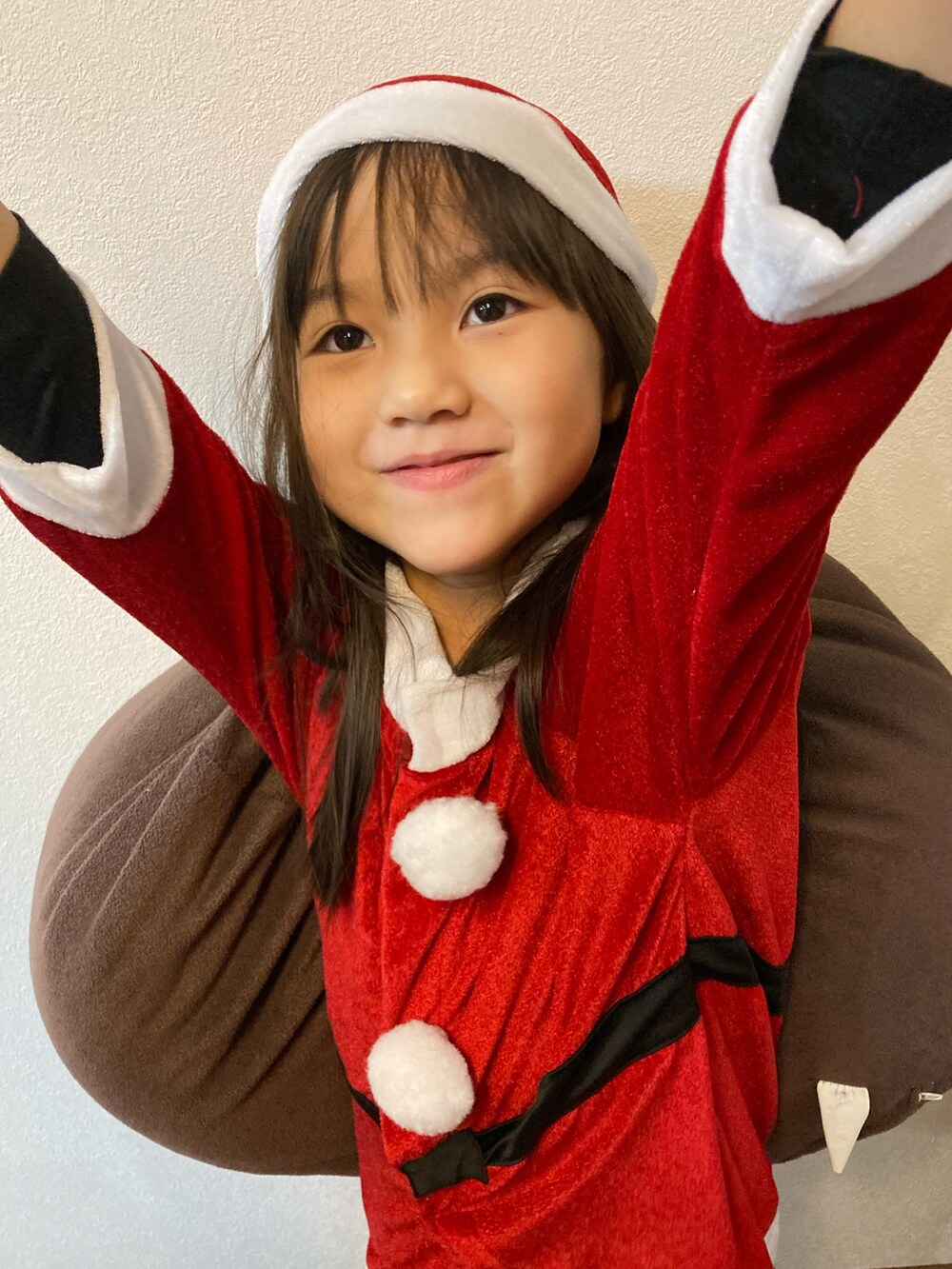 「クリスマス、クリスマスに着たい服、クリスマスコーデ、サンタクロース、トナカイ、キッズコーデ、コスプレ」｜「SANTACROCEのアイテム（ルームウェア、レッド系）」を使った、ゆっけさん（キッズ・125cm）の冬コーディネートの2枚目の写真