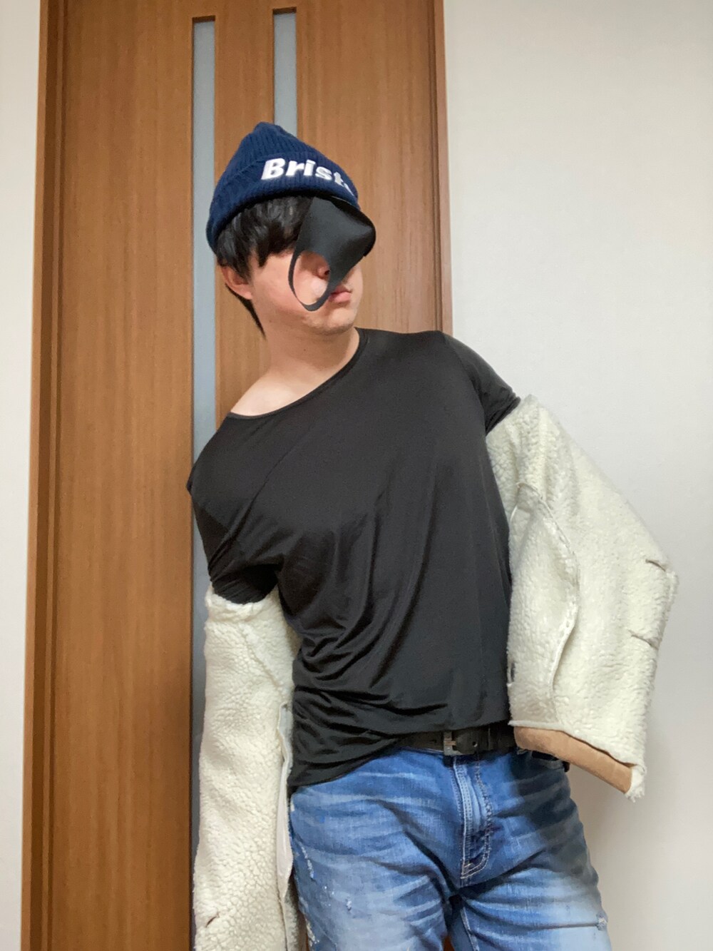 「ボアブルゾン、もこもこ、ビーニー、ブリストル、ジーンズ」｜「F.C.Real Bristolのアイテム（ニットキャップ/ビーニー、ブラック系）」を使った、ゆっけさん（メンズ・174cm）の秋コーディネートの3枚目の写真