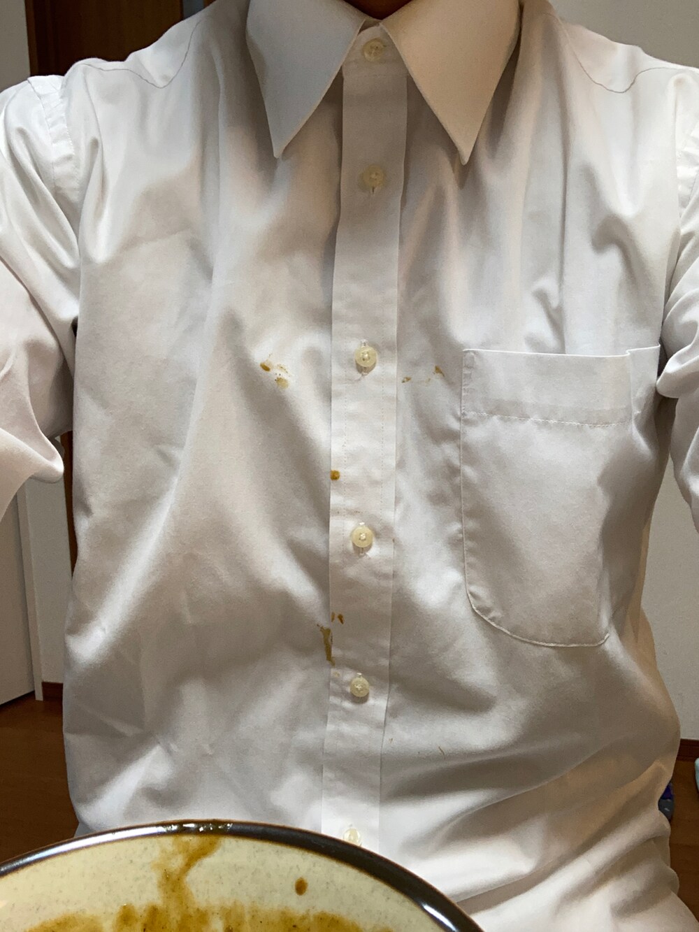 ホワイト系のシャツ/ブラウスを着用したメンズの冬コーディネートの3枚目の写真