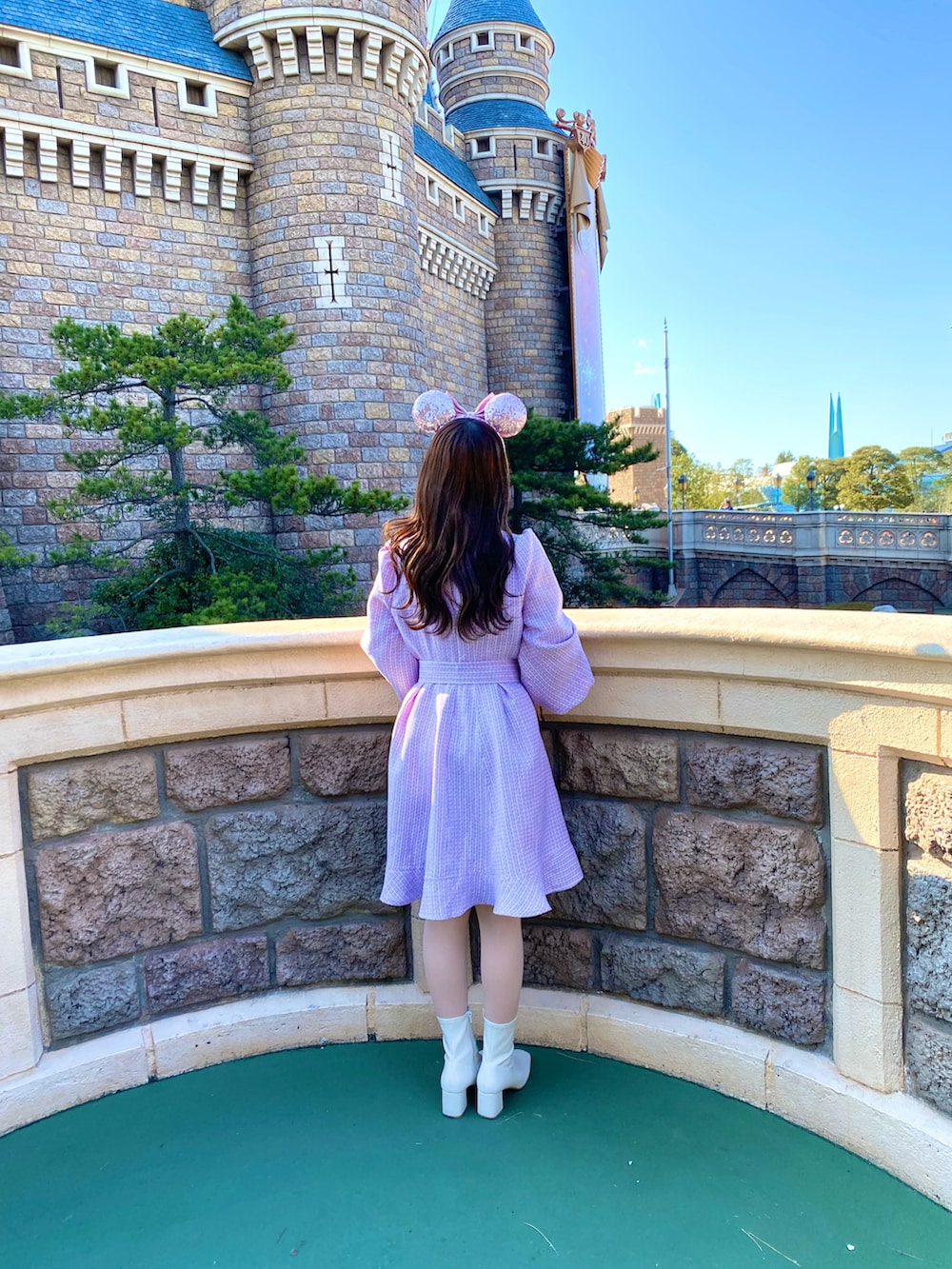 「お出かけコーデ、フェミニンコーデ、低身長女子、低身長コーデ、155㎝コーデ、ピンク、ワンピース、ツイードワンピース、ブーツ、おしゃれさんと繋がりたい」｜「Areeamのウエストタックツイードワンピース（ワンピース、パープル系）」を使った、rannpu_tさん（レディース・155cm）の春コーディネートの5枚目の写真