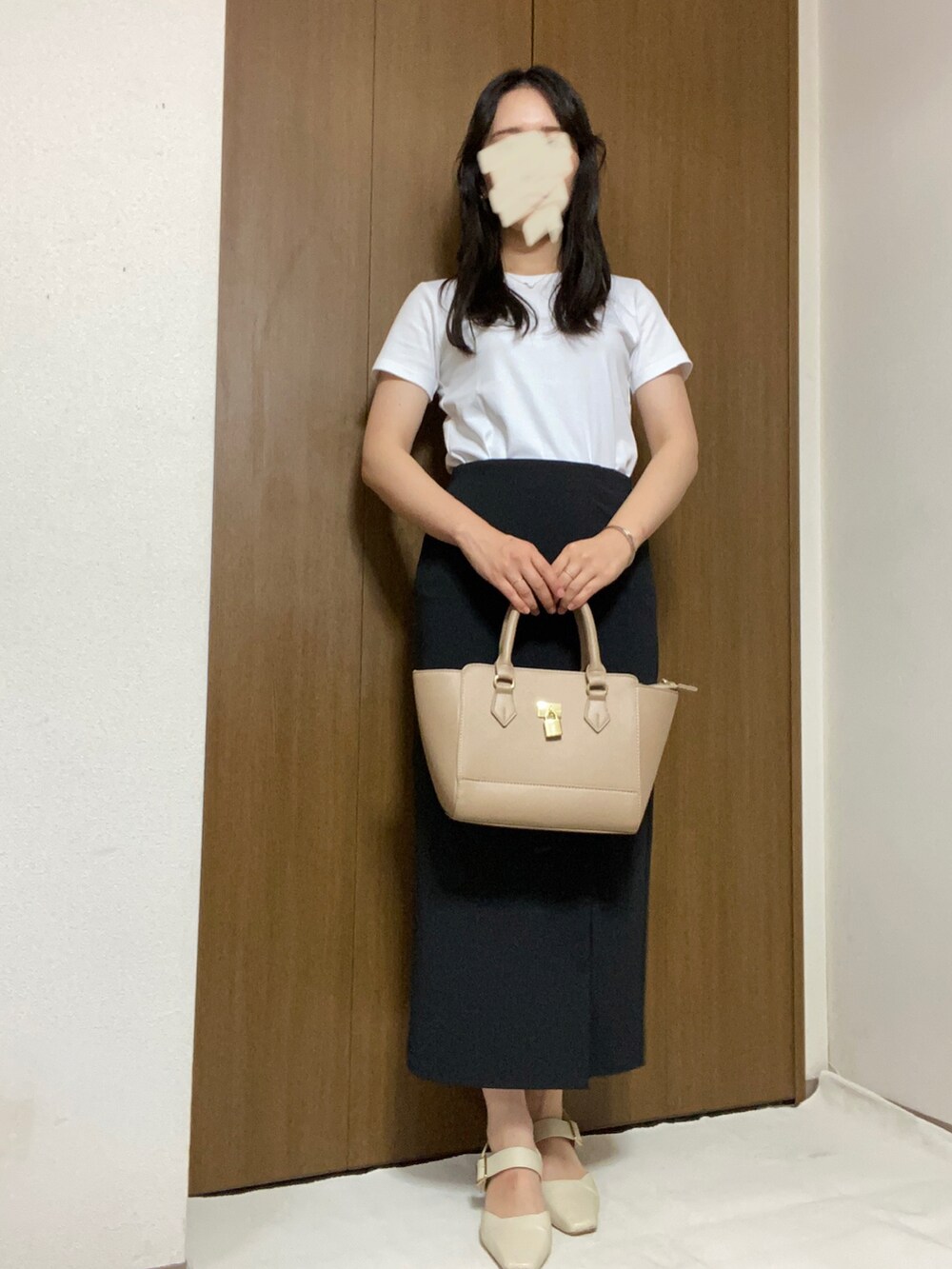 「夏服、夏コーデ、キレイめカジュアル、大人女子、オトナ女子、大人コーデ、おでかけコーデ、プチプラコーデ、プチプラ、低身長コーデ、みんなの白Tフェス、白Tシャツ、タイトスカート」｜「ORiental TRafficのスクエアトゥバックルベルトパンプス/21109（パンプス、ホワイト系）」を使った、rannpu_tさん（レディース・155cm）の夏コーディネートの3枚目の写真