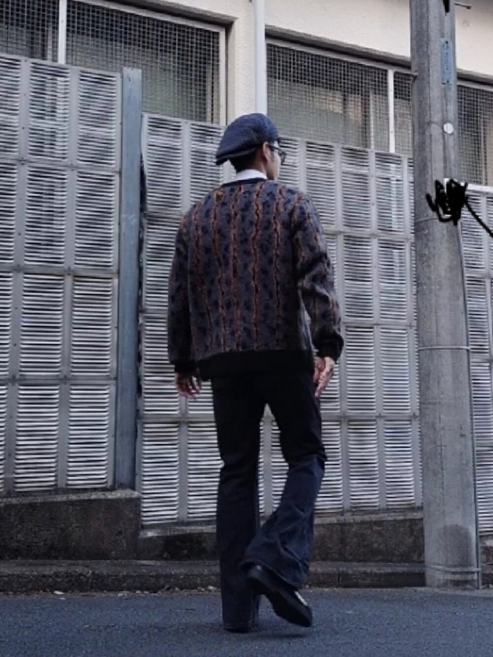 「大人カジュアル、きれいめカジュアル、お出かけコーデ、バイカー、脱量産型、休日スタイル」｜「Levi'sのアイテム（デニムパンツ、ブラック系）」を使った、バイカー沖【相互】さん（メンズ・168cm）の冬コーディネートの4枚目の写真