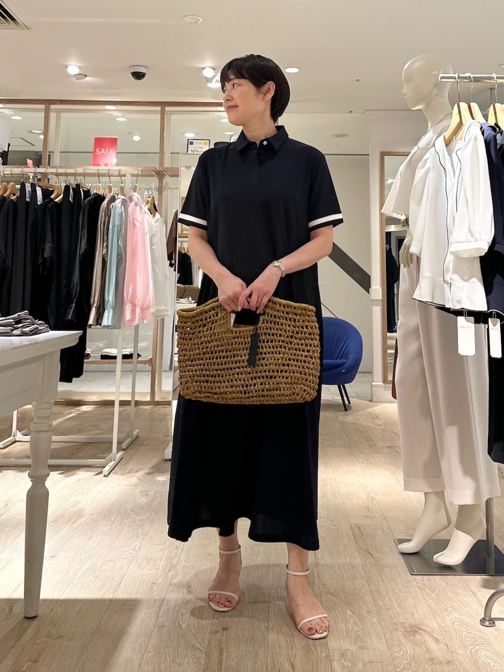「ワンピース、ワンピーススタイル、ワンピースコーデ、ポロシャツワンピース、お出かけコーデ、夏コーデ、夏ファッション、おでかけコーデ、大人かわいい、ラクチンコーデ、オトナ女子、オトナカジュアル、オトナカワイイ、おとなコーデ、大人カジュアル」｜「NOLLEY’Sのポロ衿ワンピース（ワンピース、ブルー系）」を使った、minaさん（骨格ストレート・レディース・157cm）の夏コーディネートの7枚目の写真