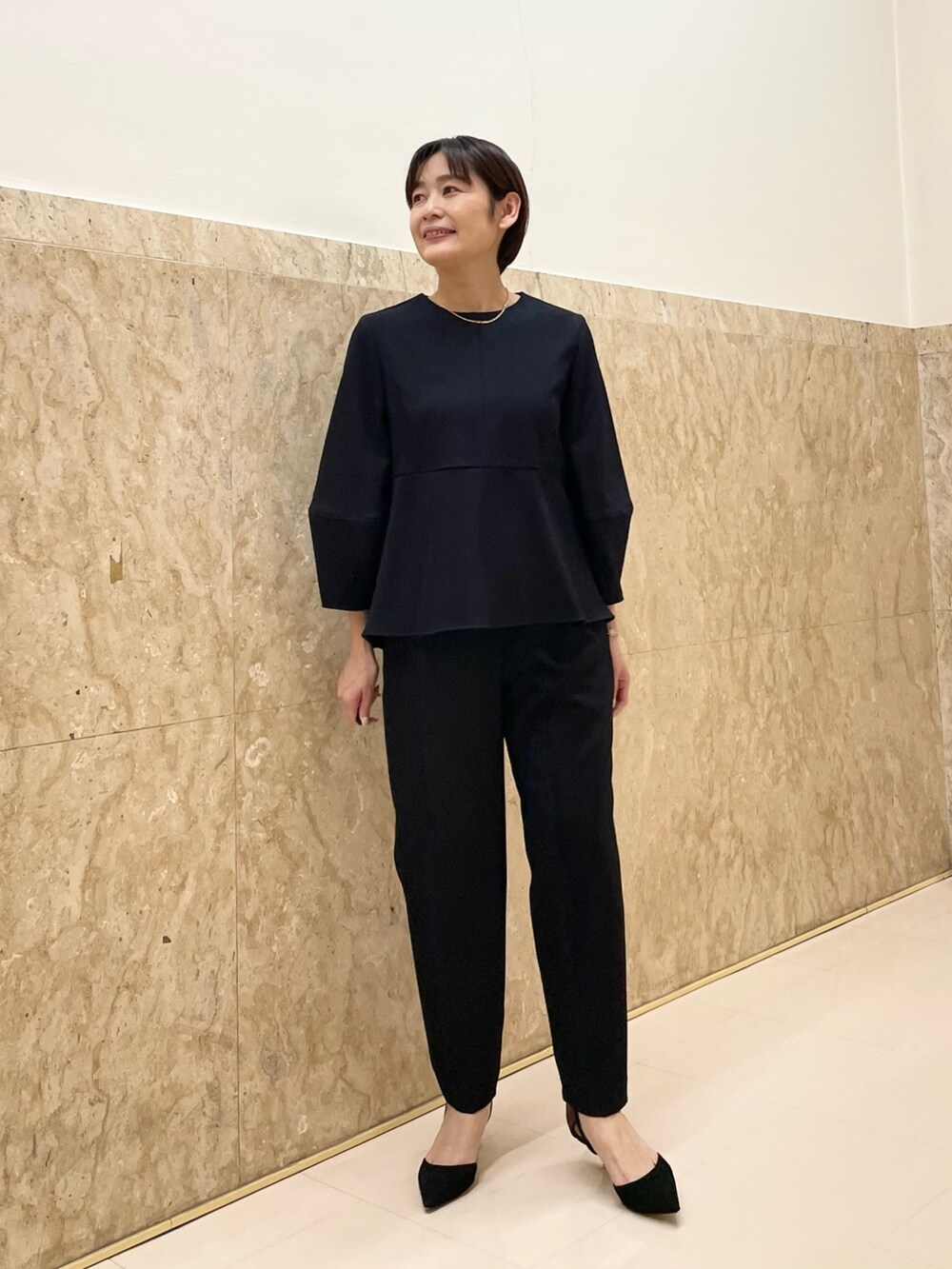 「セットアップ、コート、ジレ、ネイビー、グレー、パンツスタイル、通勤コーデ、入学式、卒業式、お宮参り、七五三」｜「NOLLEY’Sのジーロンファーストラムリバードッキングコート（その他アウター、グレー系）」を使った、minaさん（レディース・157cm）の冬コーディネートの10枚目の写真