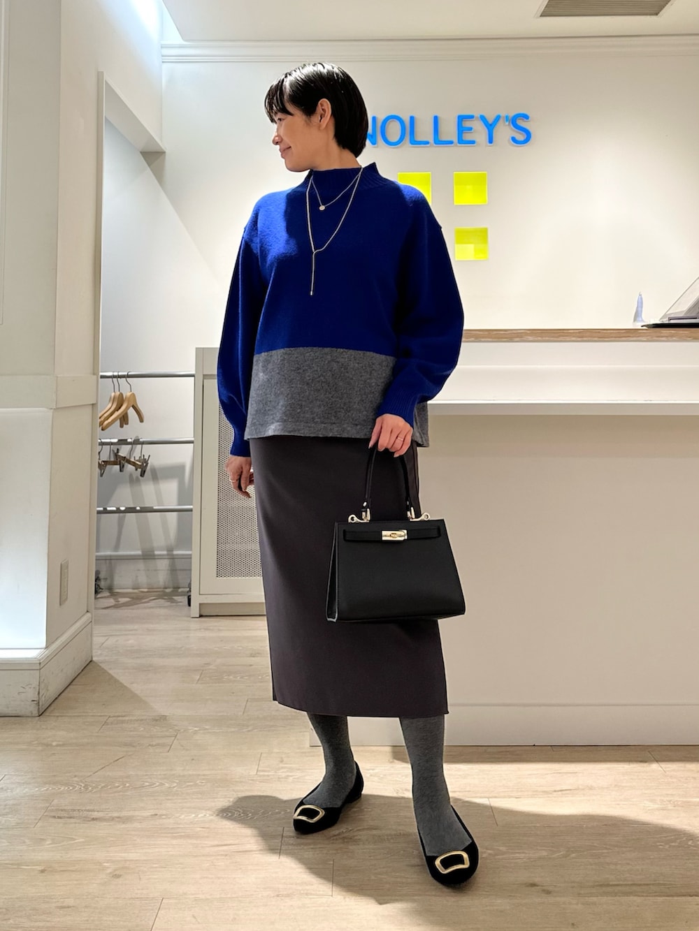 「ニット、ニットコーデ、ハイネックニット、ハイネックトップス、スカート、スカートスタイル、スカートコーデ、冬コーデ、冬服」｜「NOLLEY’Sの2wayCLASSICショルダーバッグM（ショルダーバッグ、ブラック系）」を使った、minaさん（骨格ストレート・レディース・157cm）の冬コーディネートの3枚目の写真