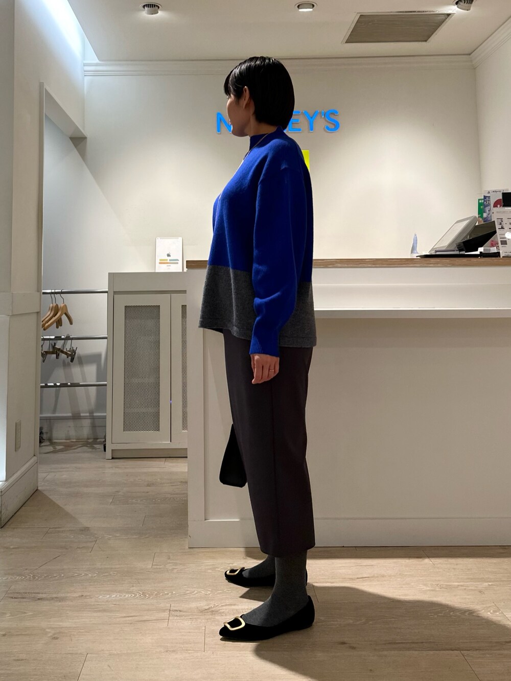 「ニット、ニットコーデ、ハイネックニット、ハイネックトップス、スカート、スカートスタイル、スカートコーデ、冬コーデ、冬服」｜「NOLLEY’Sの2wayCLASSICショルダーバッグM（ショルダーバッグ、ブラック系）」を使った、minaさん（骨格ストレート・レディース・157cm）の冬コーディネートの6枚目の写真
