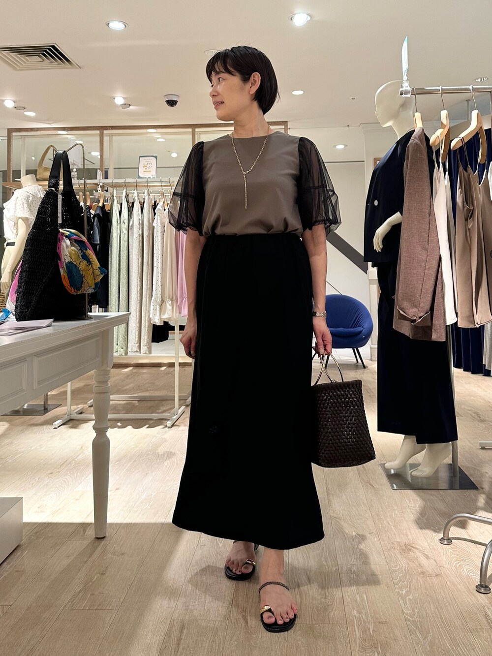 「袖ボリューム、スカート、スカートスタイル、スカートコーデ、夏ファッション、オトナカワイイ、大人コーデ、Tシャツコーデ、オトナ女子、大人女子、着映えトップス、袖コンシャス、チュール袖」|「NOLLEY’Sのロゴ刺繍キャップミニチャーム【NOLLEY'S mgr. 松葉☆別注アイテム】(チャーム、ブラウン系)」を使った、minaさん(骨格ストレート・レディース・157cm)の夏コーディネートの4枚目の写真