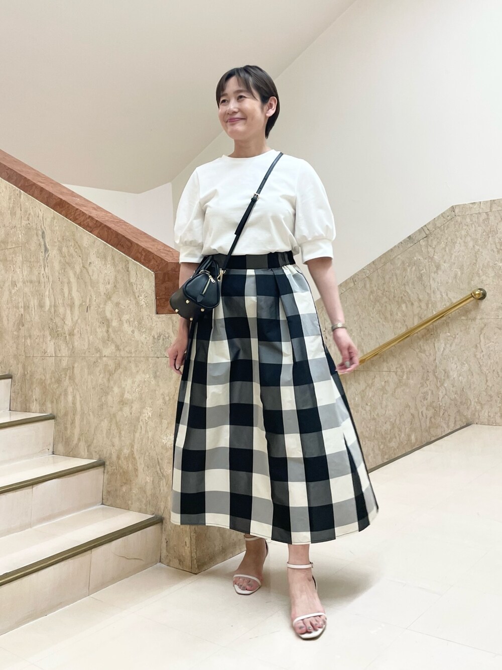 「ブルゾン、ショートアウター、白トップス、ギンガムチェック、チェックスカート、スカート、ボリューム袖、休日スタイル、大人かわいい、おでかけコーデ、春服みてみて、きれいめカジュアル、ロングスカート」｜「NOLLEY’Sの◇【WEB限定カラーあり】ストラップサンダル（サンダル、ホワイト系）」を使った、minaさん（レディース・157cm）の春コーディネートの10枚目の写真