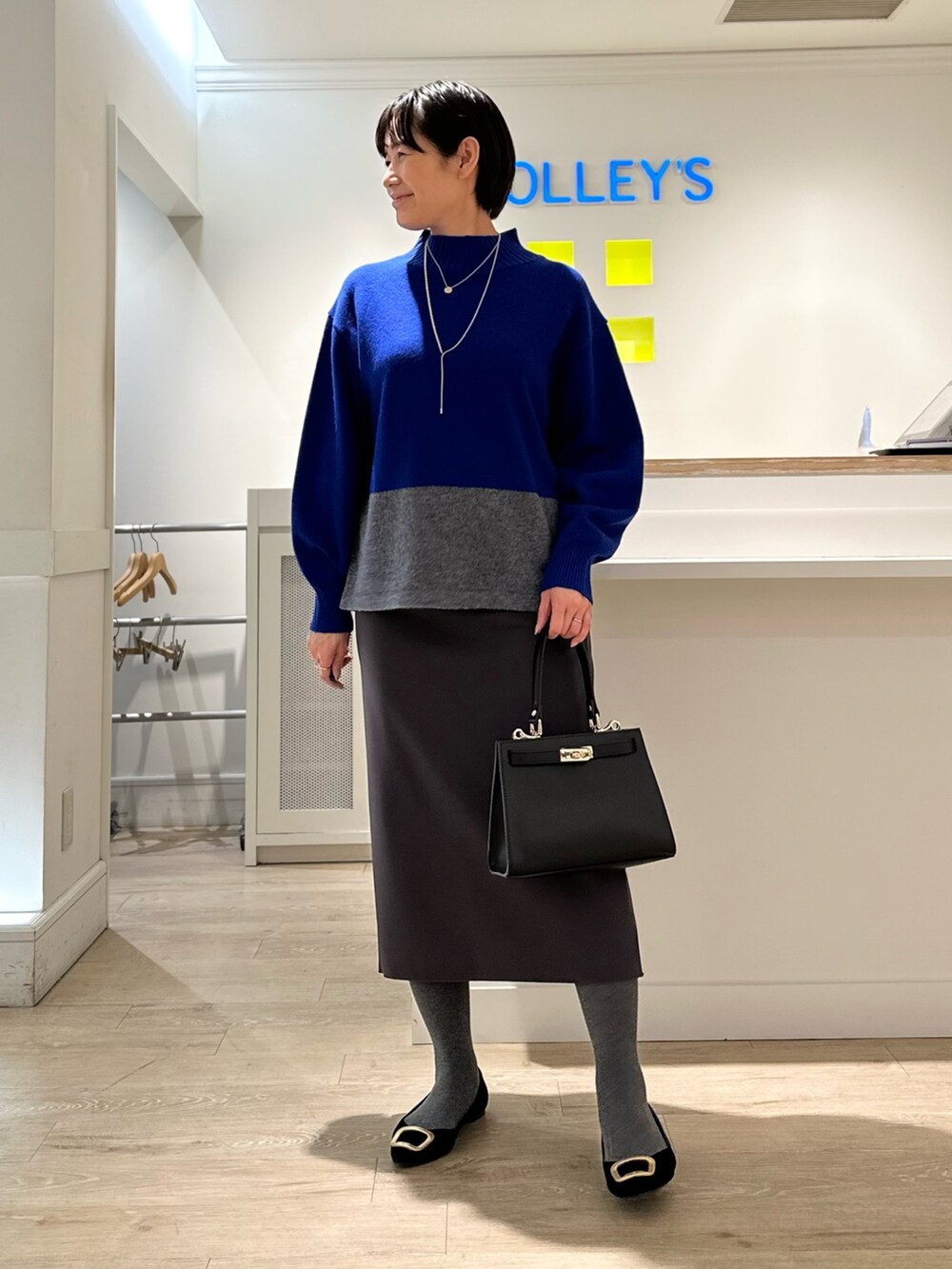 「ニット、ニットコーデ、ハイネックニット、ハイネックトップス、スカート、スカートスタイル、スカートコーデ、冬コーデ、冬服」｜「NOLLEY’Sの2wayCLASSICショルダーバッグM（ショルダーバッグ、ブラック系）」を使った、minaさん（骨格ストレート・レディース・157cm）の冬コーディネートの5枚目の写真