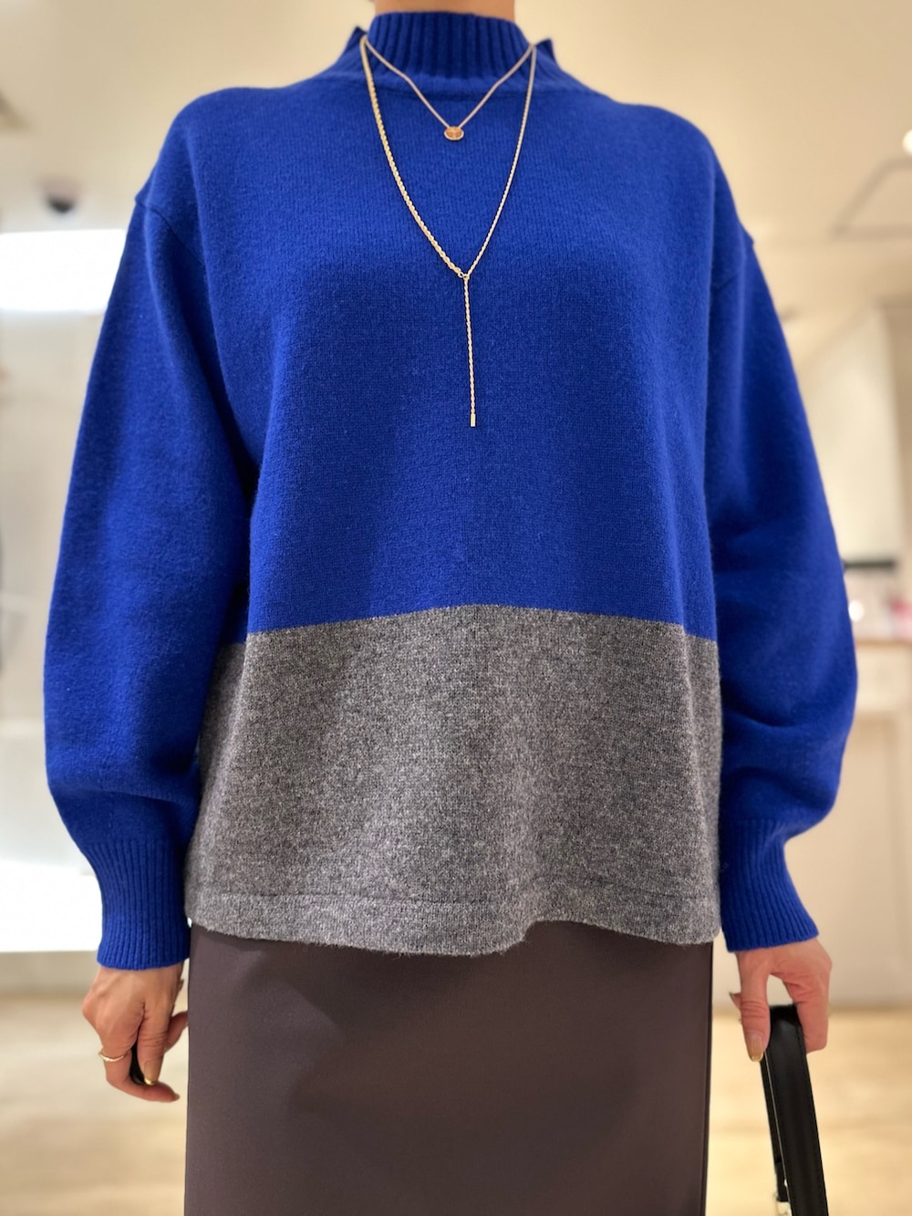 「ニット、ニットコーデ、ハイネックニット、ハイネックトップス、スカート、スカートスタイル、スカートコーデ、冬コーデ、冬服」｜「NOLLEY’Sの2wayCLASSICショルダーバッグM（ショルダーバッグ、ブラック系）」を使った、minaさん（骨格ストレート・レディース・157cm）の冬コーディネートの2枚目の写真