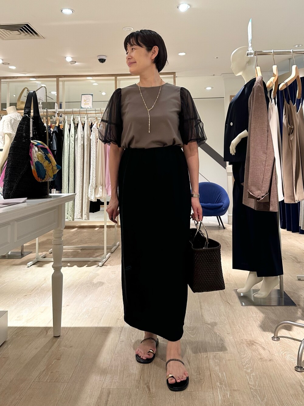 「袖ボリューム、スカート、スカートスタイル、スカートコーデ、夏ファッション、オトナカワイイ、大人コーデ、Tシャツコーデ、オトナ女子、大人女子、着映えトップス、袖コンシャス、チュール袖」|「NOLLEY’Sのロゴ刺繍キャップミニチャーム【NOLLEY'S mgr. 松葉☆別注アイテム】(チャーム、ブラウン系)」を使った、minaさん(骨格ストレート・レディース・157cm)の夏コーディネートの3枚目の写真
