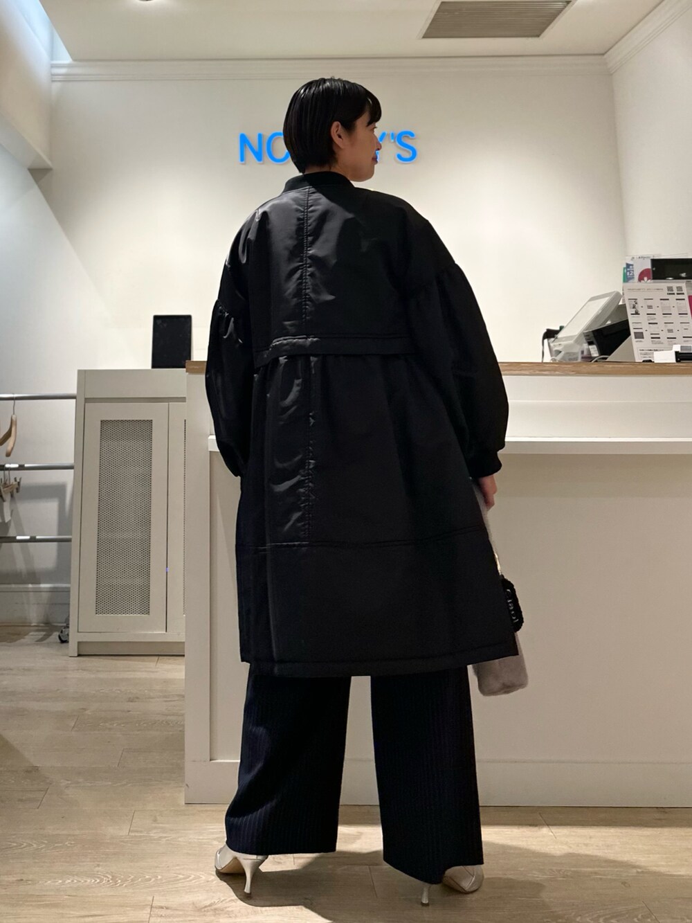 「ブルゾン、ニット、パンツスタイル、パンツコーデ、パンツ、あったかコーデ、きれいめカジュアル、オトナカジュアル、ゆるコーデ、大人女子」|「NOLLEY’Sの2wayチェーンチョーカー(ネックレス、ゴールド系)」を使った、minaさん(レディース・157cm)の秋コーディネートの5枚目の写真