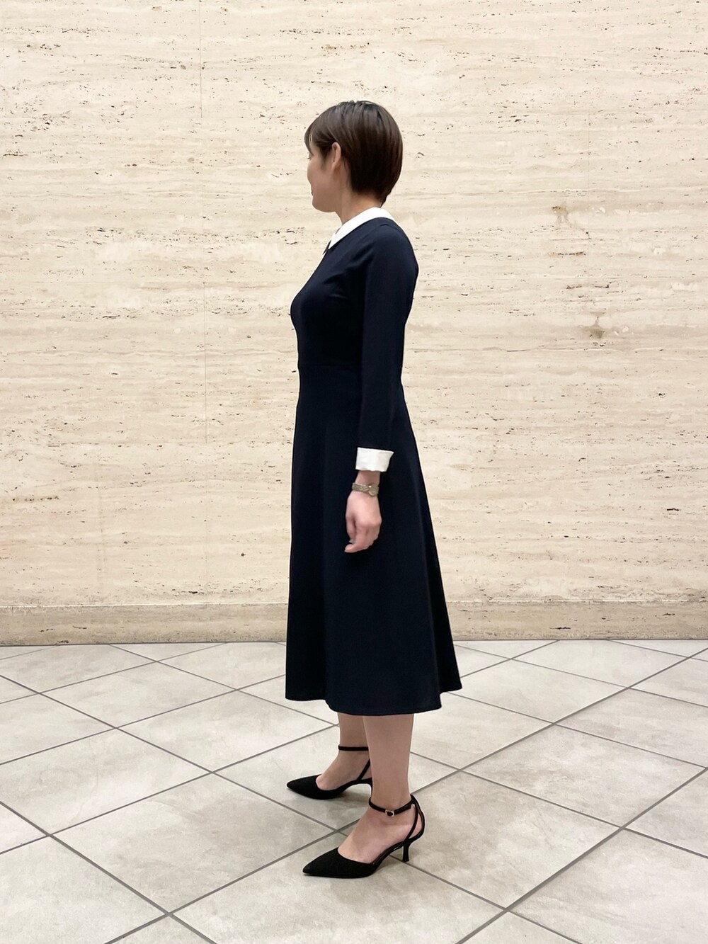 「ワンピース、ワンピーススタイル、春コーデ、大人女子、大人かわいい、ワンピースコーデ、通勤コーデ、お食事会、キレイめ、きちんとスタイル」｜「NOLLEY’Sの衿付きポンチワンピース（ワンピース、ブルー系）」を使った、minaさん（レディース・157cm）の春コーディネートの2枚目の写真
