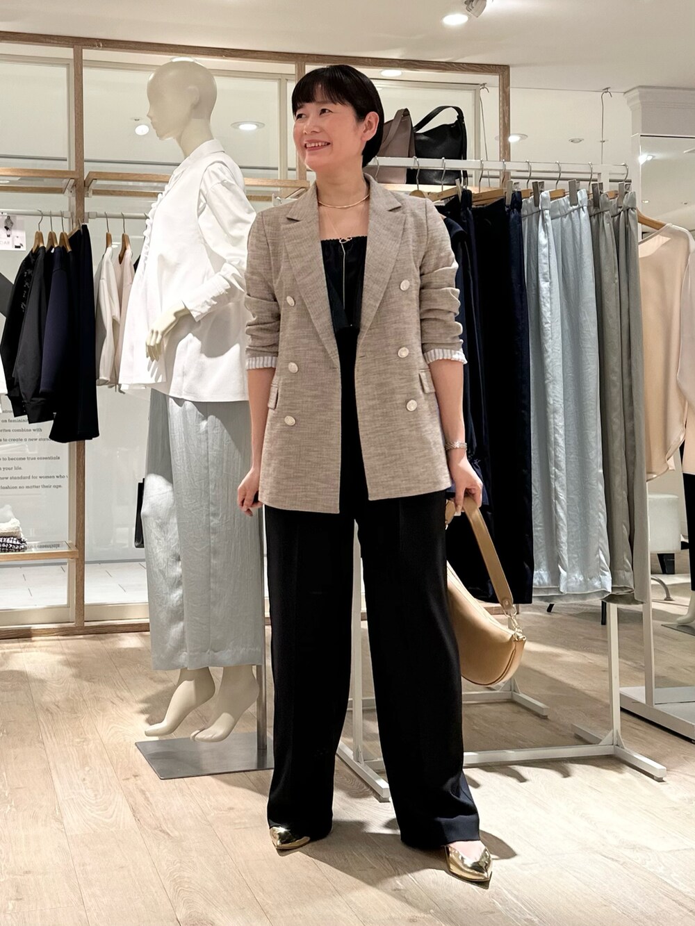 「ジャケット、ジャケットスタイル、ジャケットコーデ、オールインワン、オールインワンコーデ、シアートップス、セレモニーコーデ、セレモニースタイル、総会、ロンT、春コーデ、大人かわいい、きれいめコーデ、春服、今日のコーデ」|「NOLLEY’Sの【追加】ウォッシャブルラッフルパーツ付きオールインワン(つなぎ/オールインワン、ブラック系)」を使った、minaさん(骨格ストレート・レディース・157cm)の春コーディネートの6枚目の写真